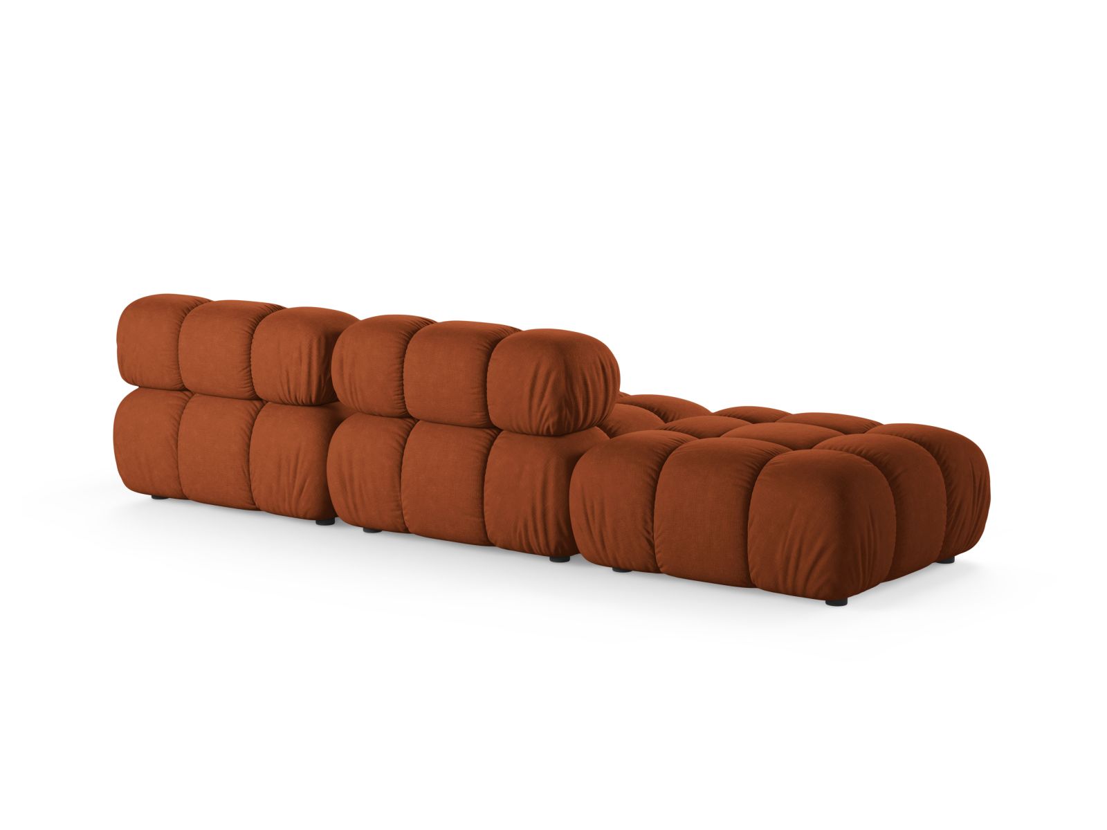 Elegantes 4-Sitzer Sofa Bellis in warmem Brick-Liberty, ideal für moderne Wohnräume und vielseitige Einrichtungsmöglichkeiten.