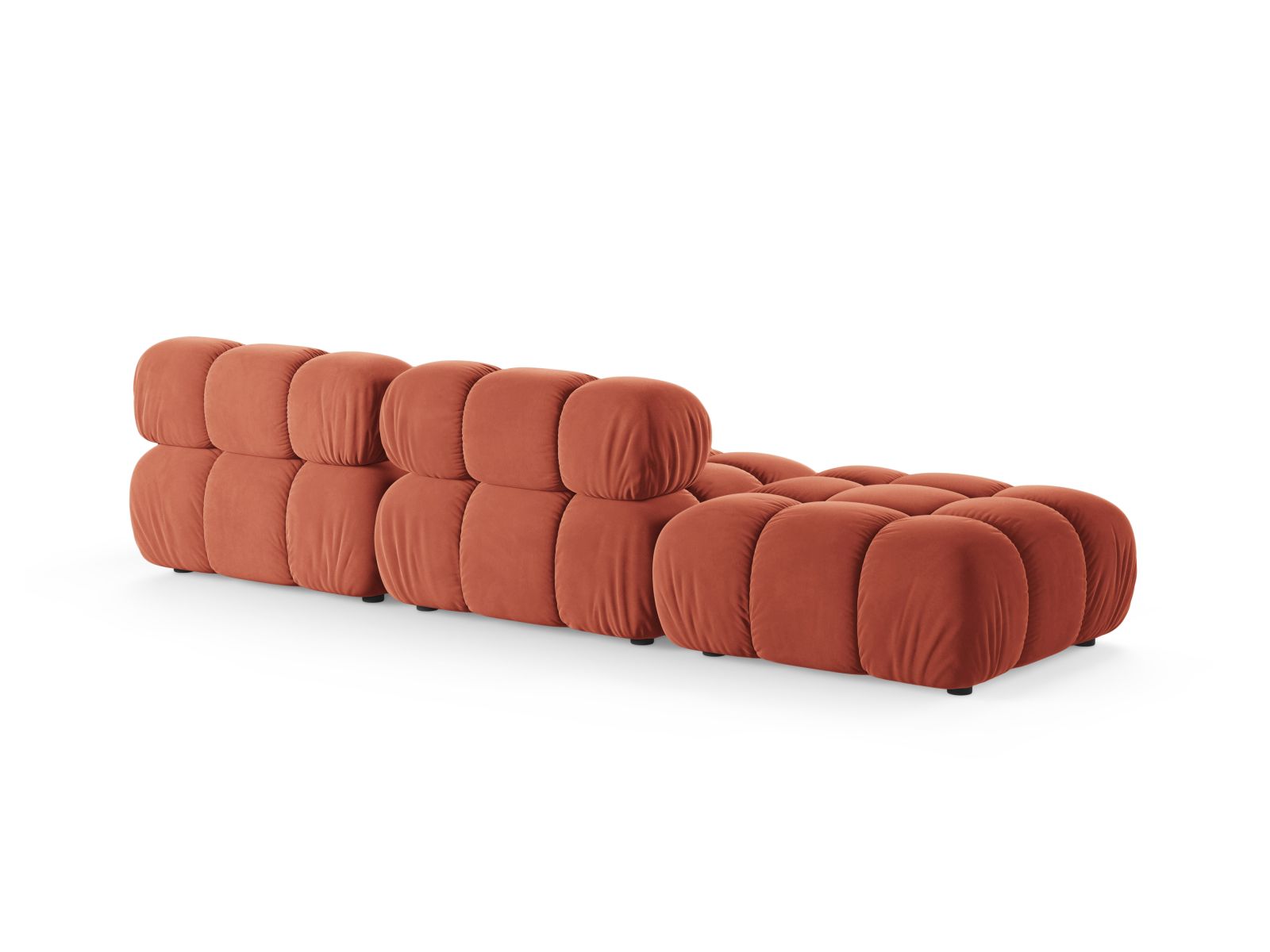 Elegantes 4-Sitzer Sofa Bellis in Coral-Venus, ideal für moderne Wohnräume und entspannte Stunden mit Freunden und Familie.