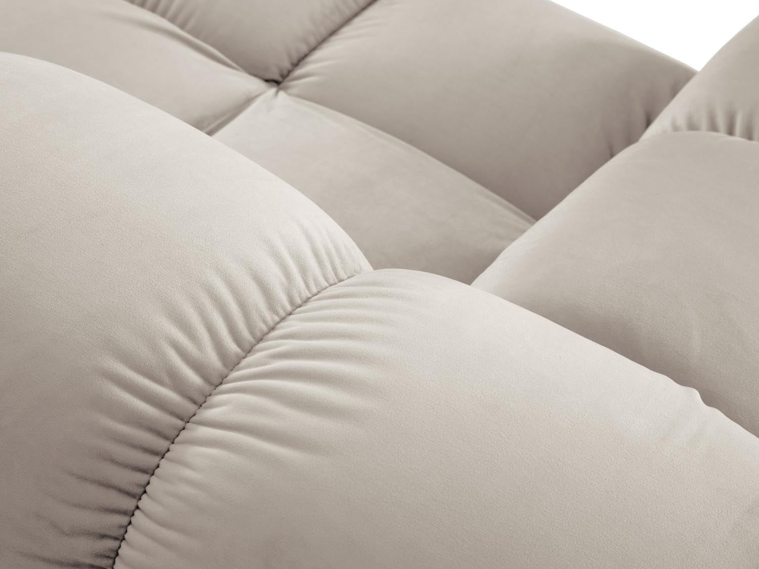 Erleben Sie das Bellis Velour Ecksofa von Micadoni – ein elegantes 7-Sitzer Sofa mit modularer Flexibilität und hohem Sitzkomfort für Ihr Wohnzimmer.