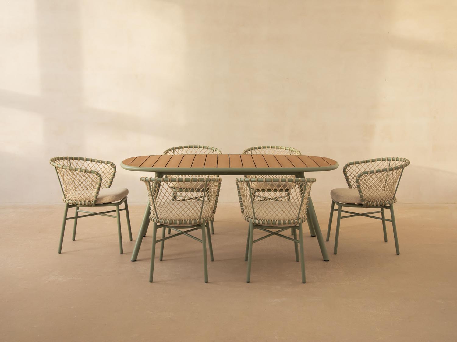 Moderner Outdoor-Tisch Niublau für 6 Personen, 180x90 cm, ideal für Garten und Terrasse, stilvolles Design von Micadoni.