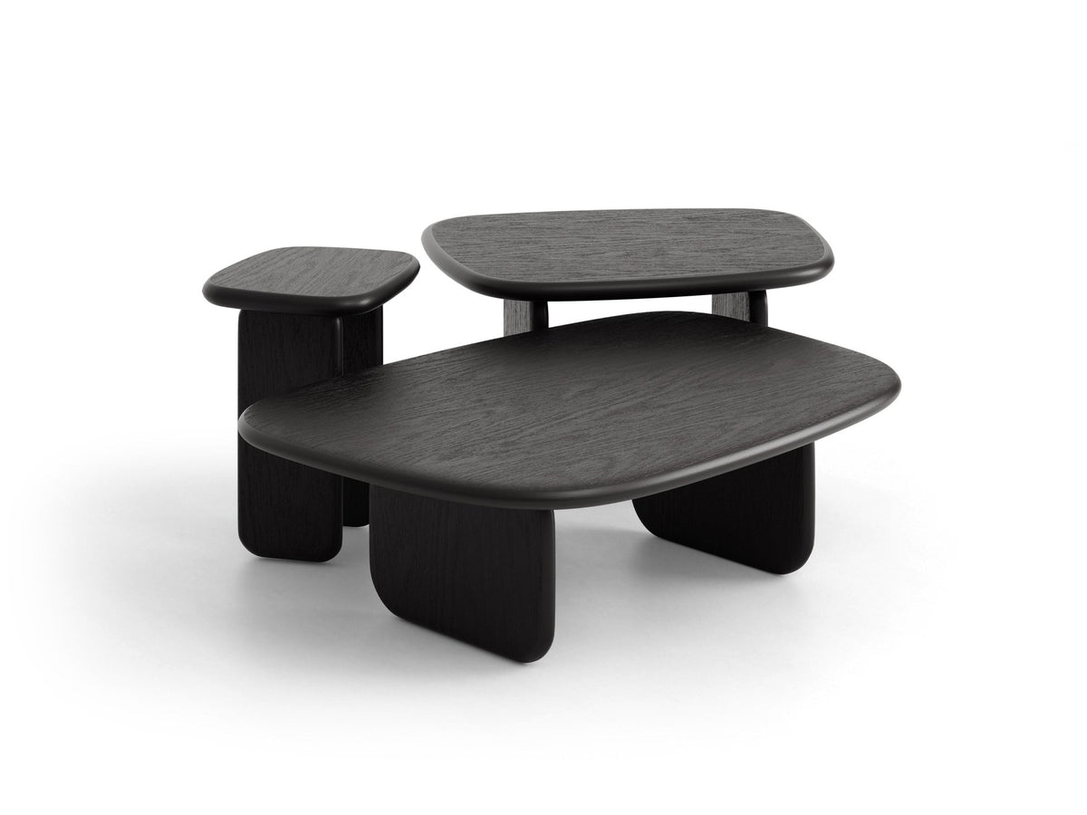 Rechteckiger Beistelltisch aus Holz in schwarzer Eichen-Optik mit zwei schlanken Beinen und niedriger Bauform, Modell Lana von Micadoni.
