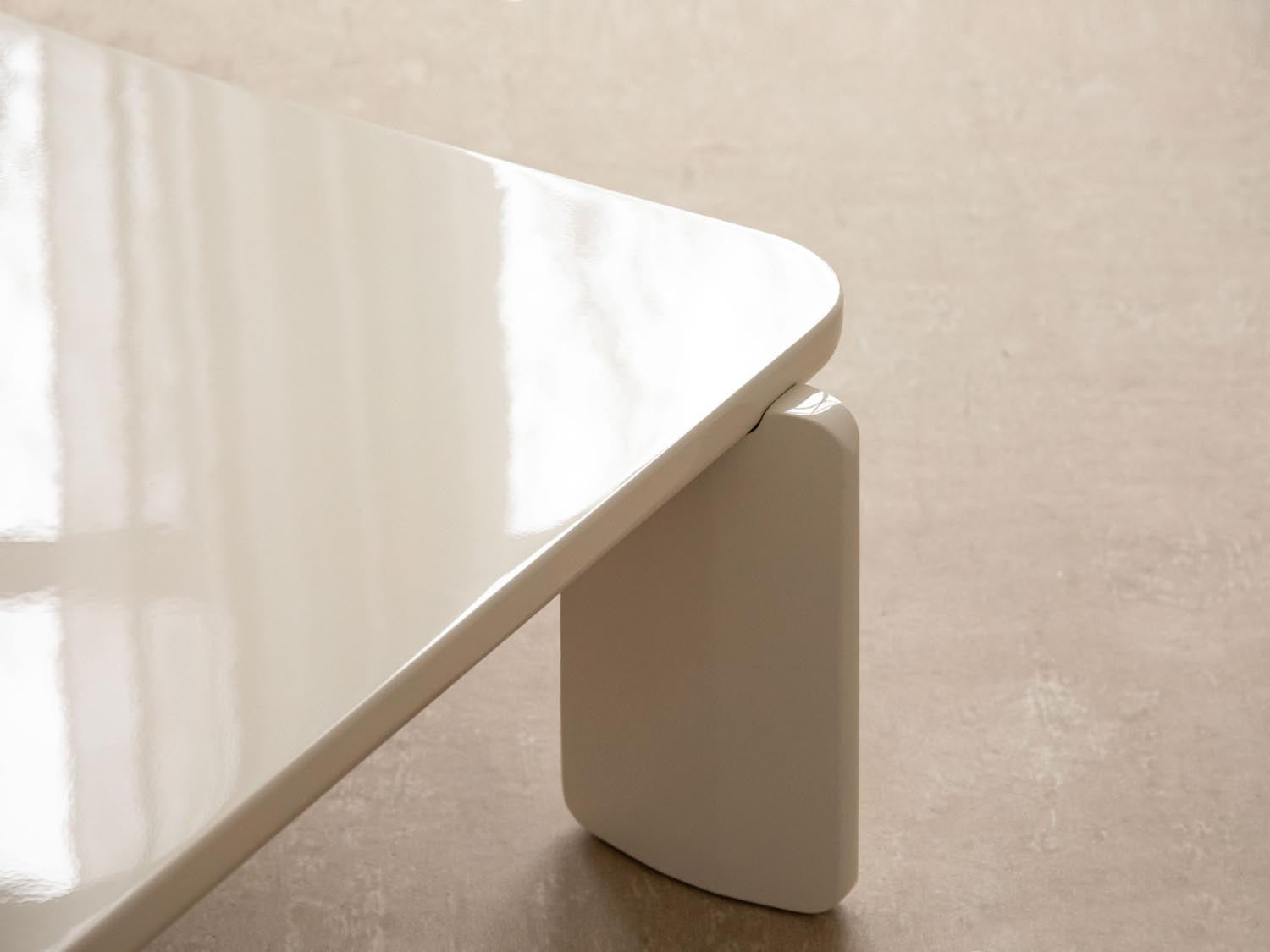 Kaffeetisch Jonc 80x80 in  präsentiert im Onlineshop von KAQTU Design AG. Couchtisch ist von Micadoni