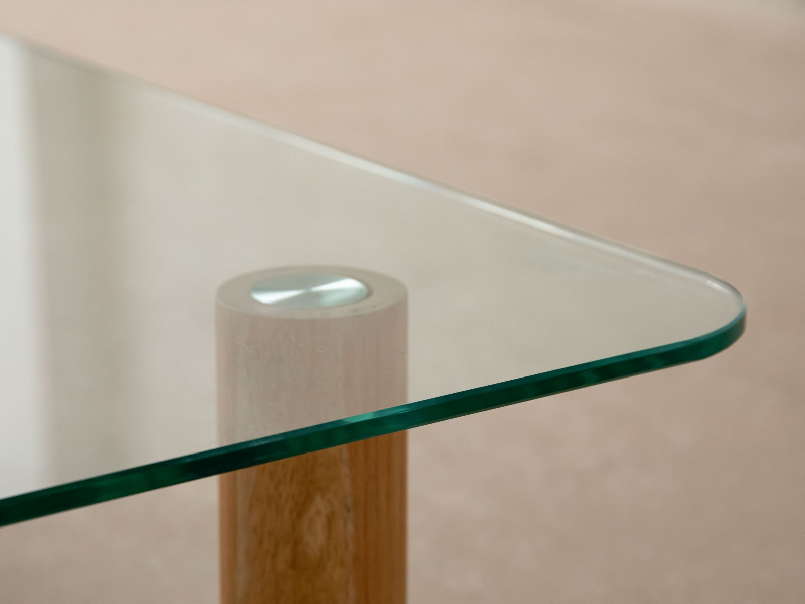 Eleganter Kaffeetisch Moscarte aus klarem Glas, 90x90 cm, ideal für stilvolle Wohnräume und moderne Inneneinrichtungen.