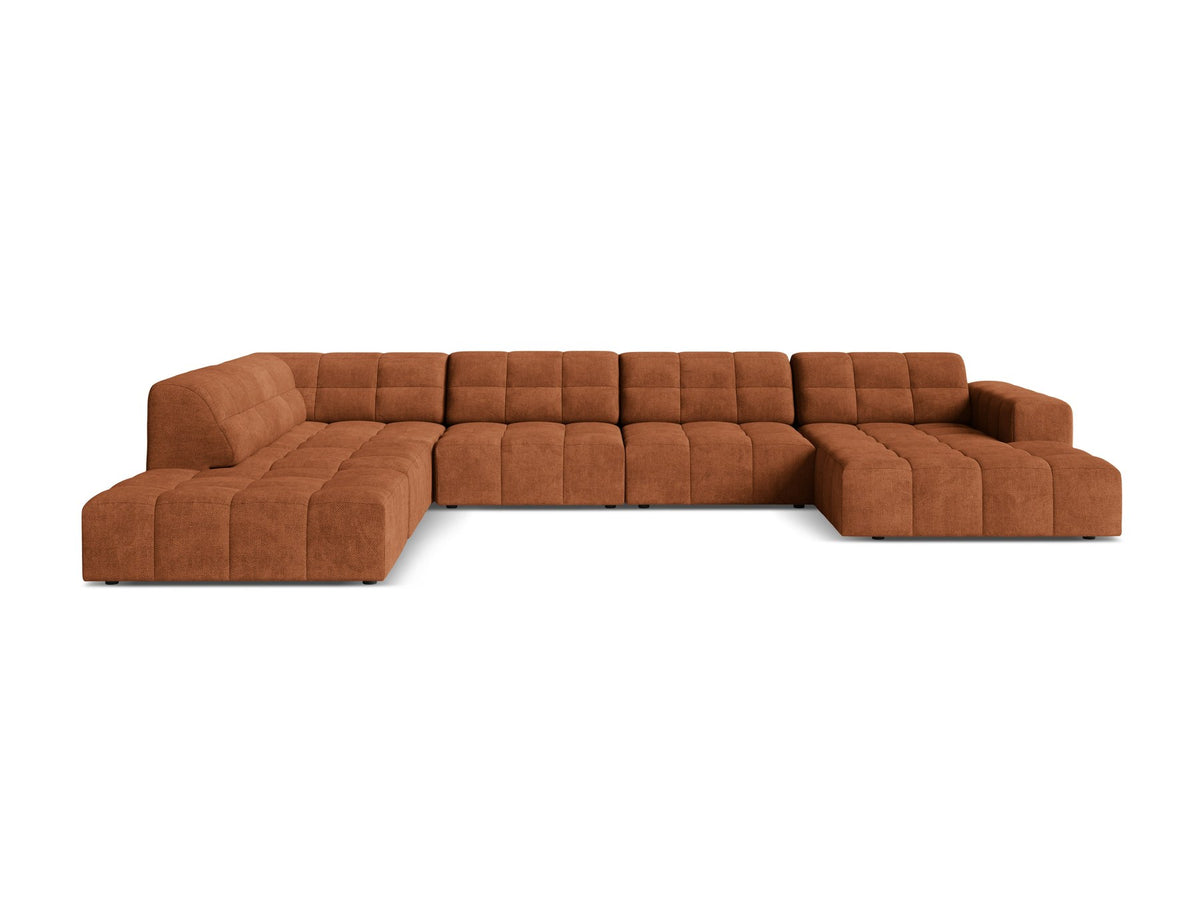 Ecksofa links Jennifer von Micadoni in leichtem Beige mit Bluvel-Stoff, schwarzen Kunststoffbeinen und breiter Sitzfläche.