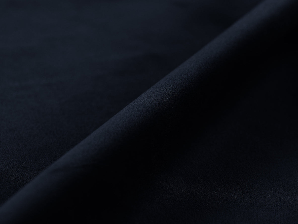 Blair Velour Panoramic Sofa 6 Sitzer in Royal Blue-Casino präsentiert im Onlineshop von KAQTU Design AG. 5er Sofa ist von Micadoni