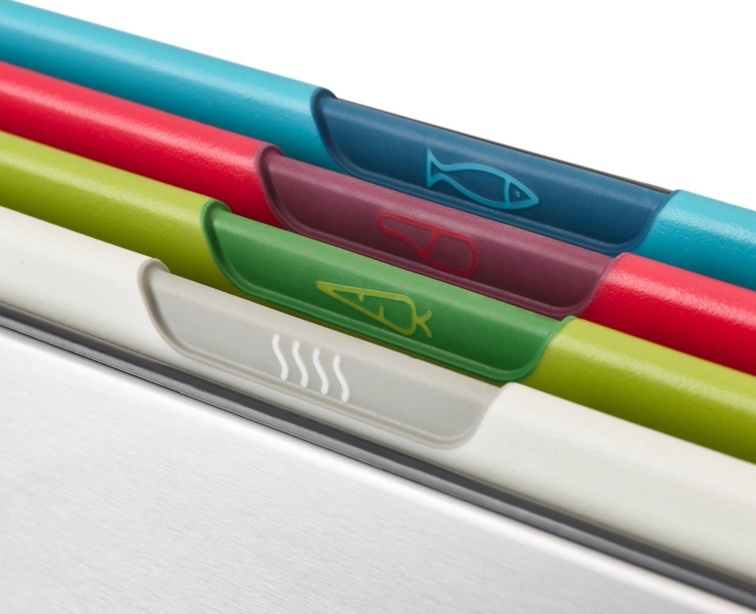 Elegantes 4-teiliges Schneidebrett-Set aus Edelstahl in Multicolor von Joseph Joseph, perfekt für sauberes und hygienisches Schneiden.