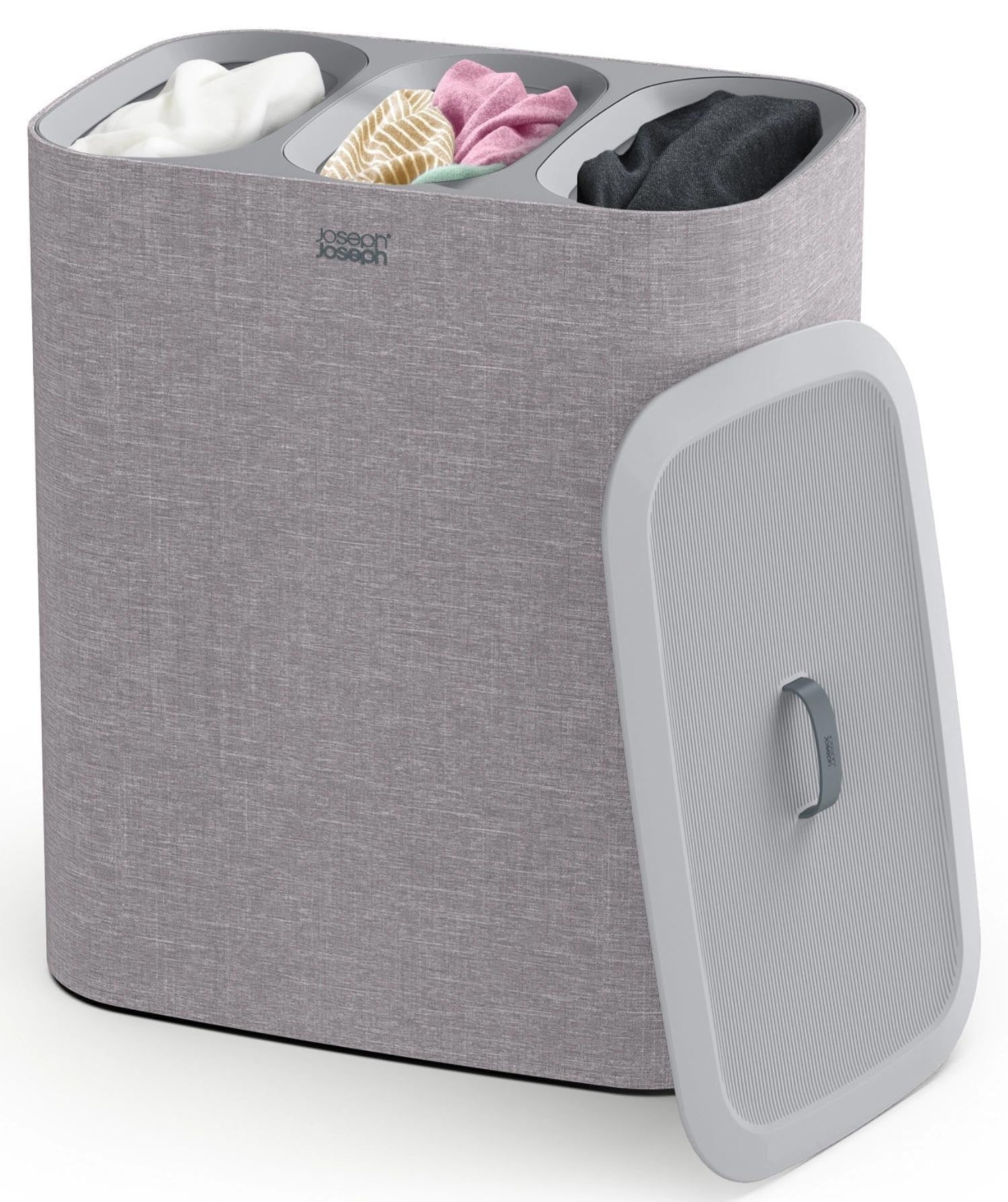Praktischer Wäschekorb mit 3 Fächern à 30L, ideal zum Trennen von Wäsche. Modernes Design in Grau von Joseph Joseph.