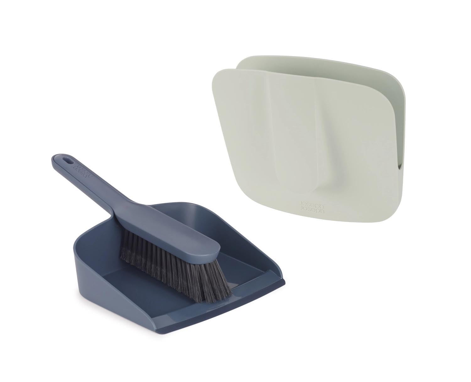 CleanStore Kehrschaufel und Bürste Blau in Blau präsentiert im Onlineshop von KAQTU Design AG. Besen ist von Joseph Joseph