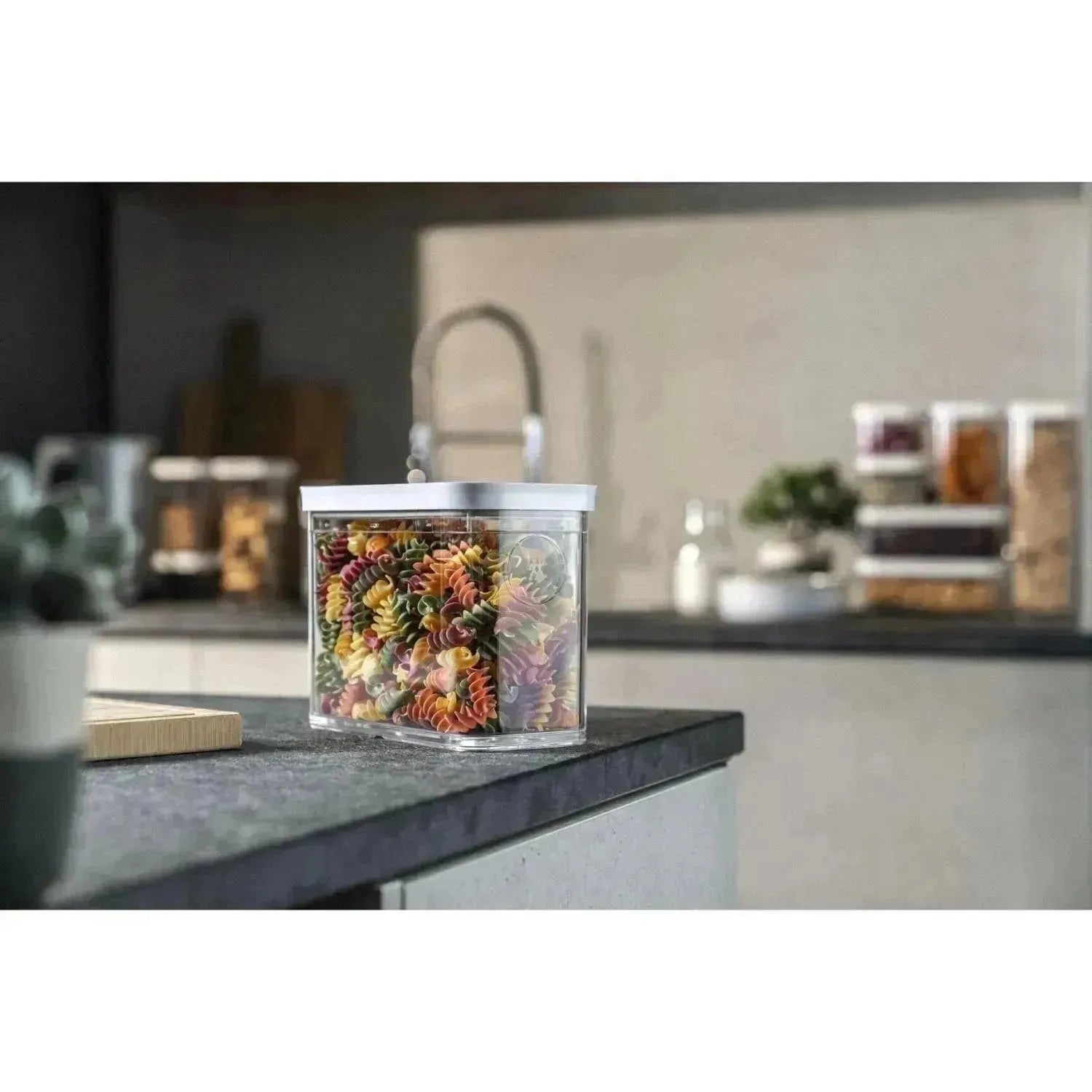 Praktische Zwilling Cube Box 2M, 1.8l, transparent-weiß, 15.2x21.4x10.7cm, ideal für stilvolle Aufbewahrung und Ordnung im Alltag.