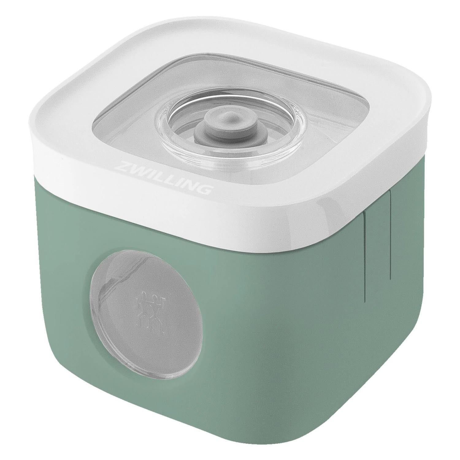 Eleganter Cube Cover S in Salbei von Zwilling, ideal zur stilvollen Aufbewahrung und Organisation in Ihrem Zuhause.