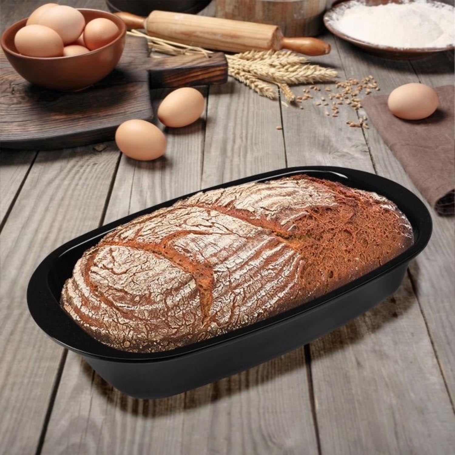 Hochwertige 32 cm Brotbackform aus Emaille von Westmark, ideal für gleichmäßiges Backen und mühelose Reinigung.