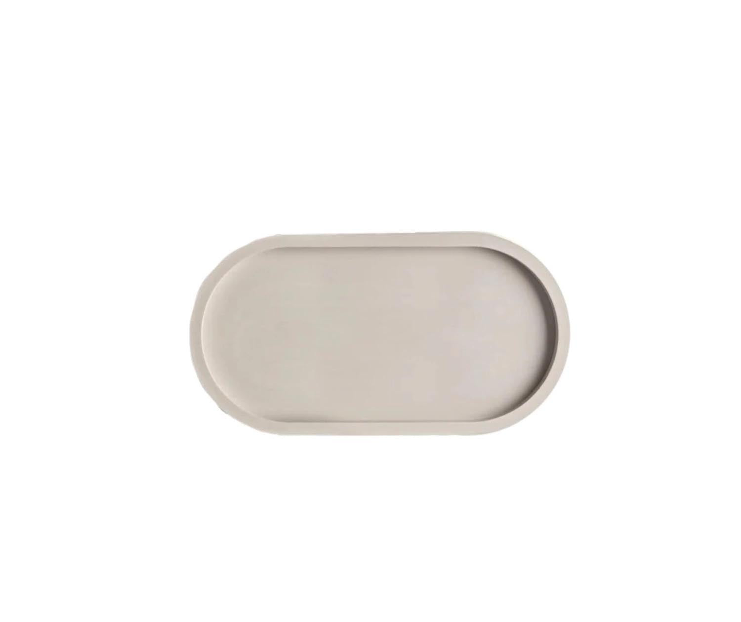 Beton Dekotablett Light Grey 18x9.5x1.7cm in Grau präsentiert im Onlineshop von KAQTU Design AG. Geschenkzubehör ist von Nordesign