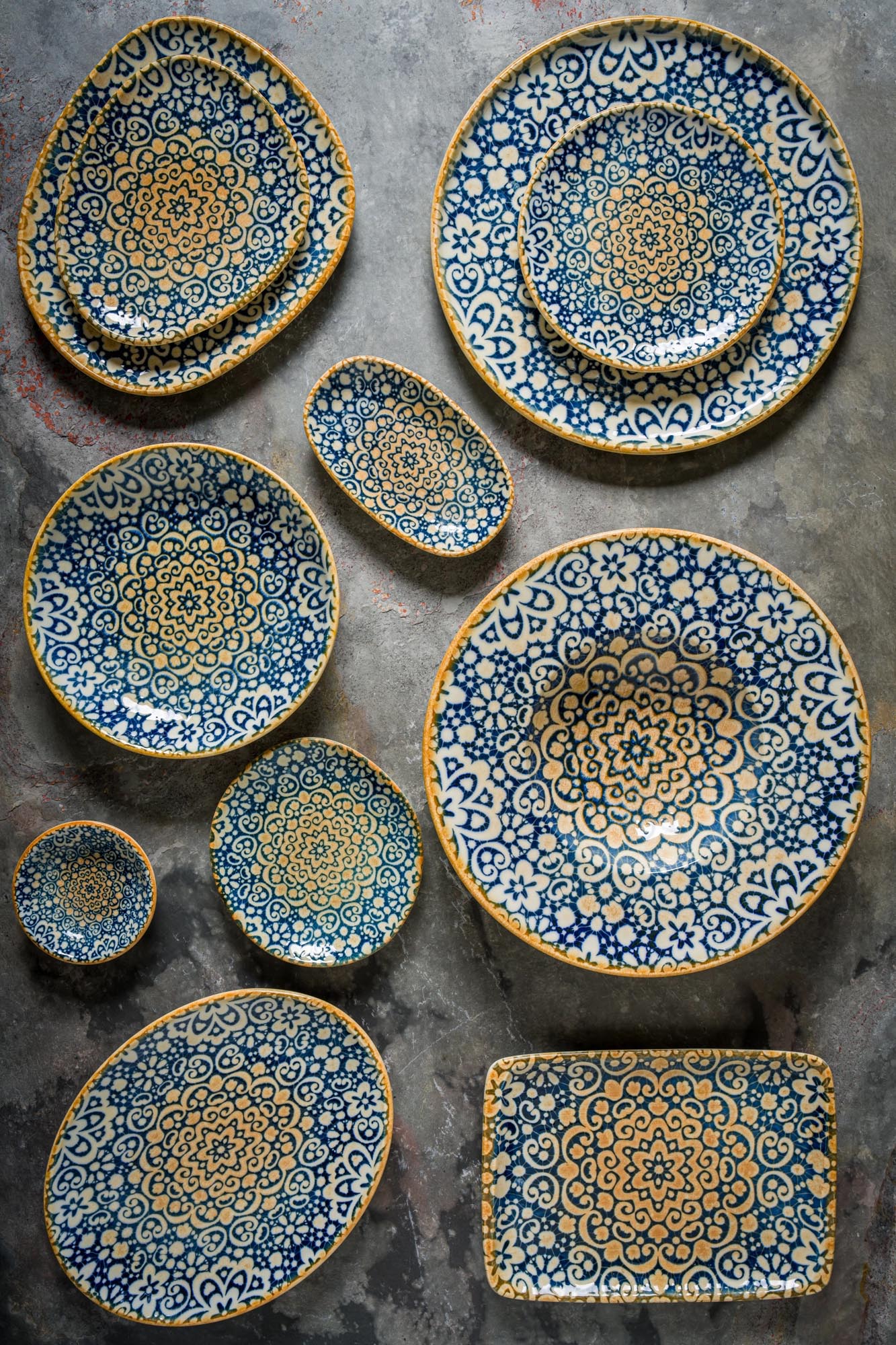 Eleganter flacher Gourmet-Teller (25 cm) aus der Alhambra-Serie von Bonna, ideal für stilvolle Präsentationen und gehobene Gastronomie.
