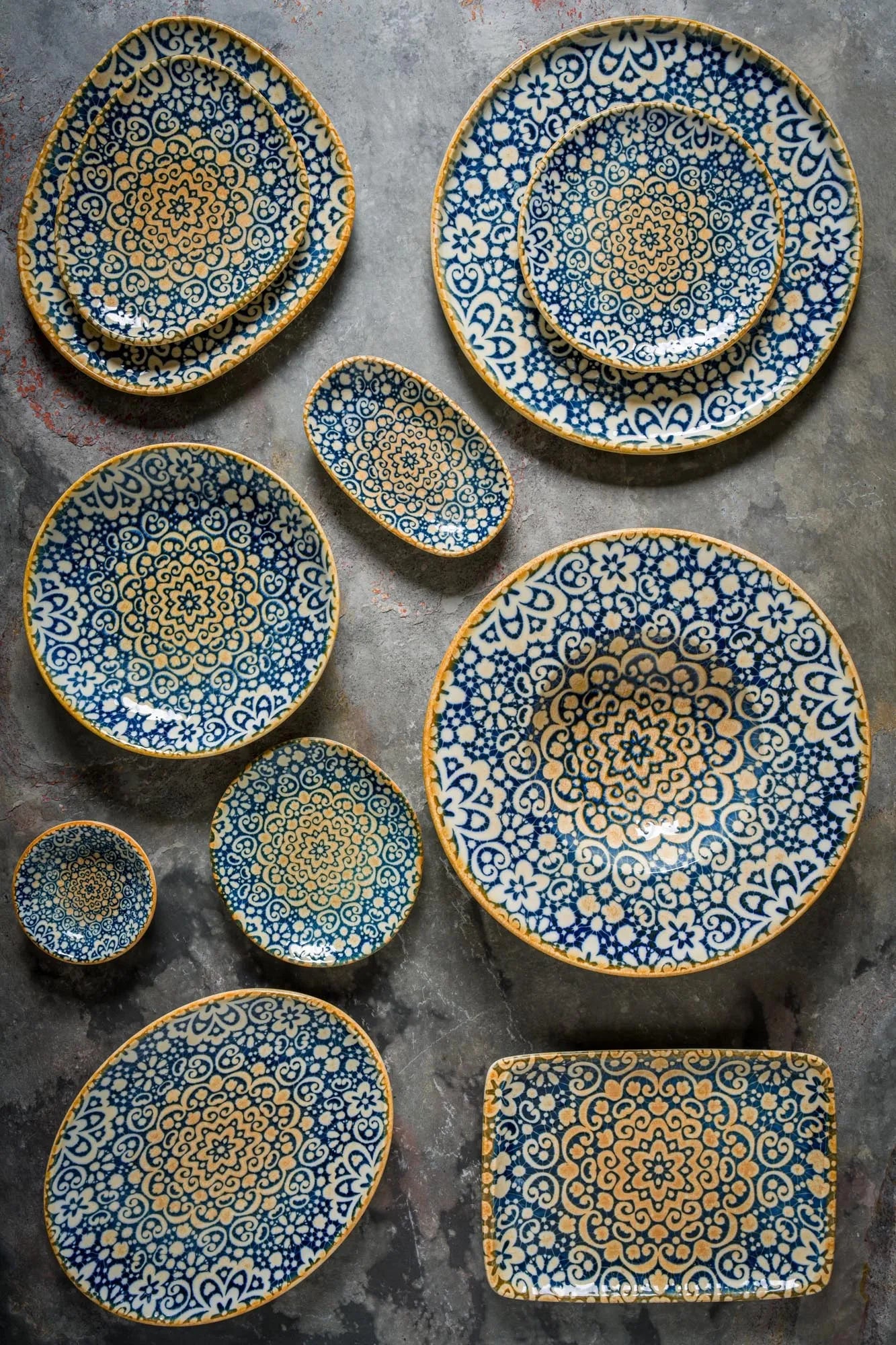 Die Bonna Alhambra Moove Schale 8x8.5cm besticht durch ihr modernes Design und ist ideal für elegantes und funktionales Servieren.
