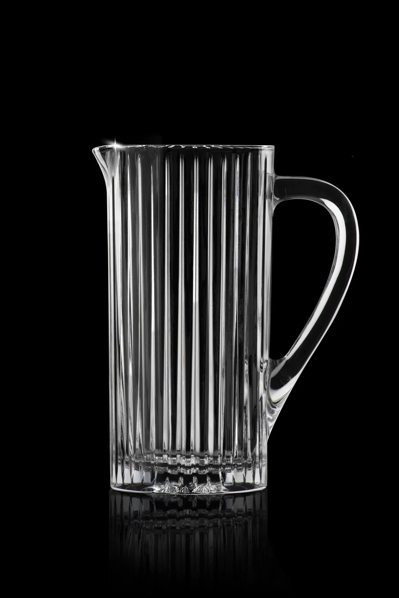 Eleganter Timeless Krug von RCR, 23 cm hoch, 1.2 Liter Fassungsvermögen, aus hochwertigem Kristallglas, ideal für stilvolles Servieren.