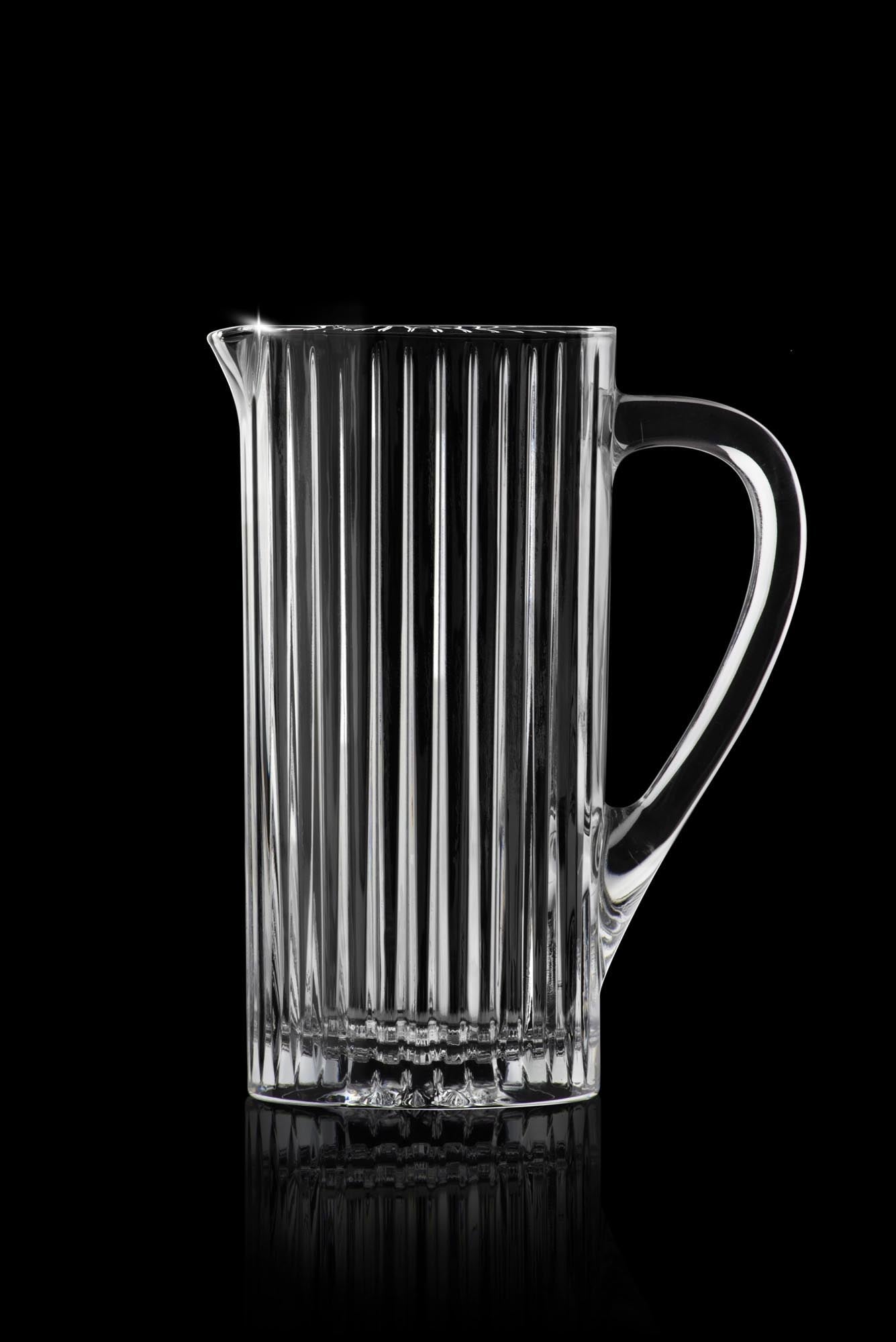 Eleganter Timeless Krug von RCR, 23 cm hoch, 1.2 Liter Fassungsvermögen, aus hochwertigem Kristallglas, ideal für stilvolles Servieren.