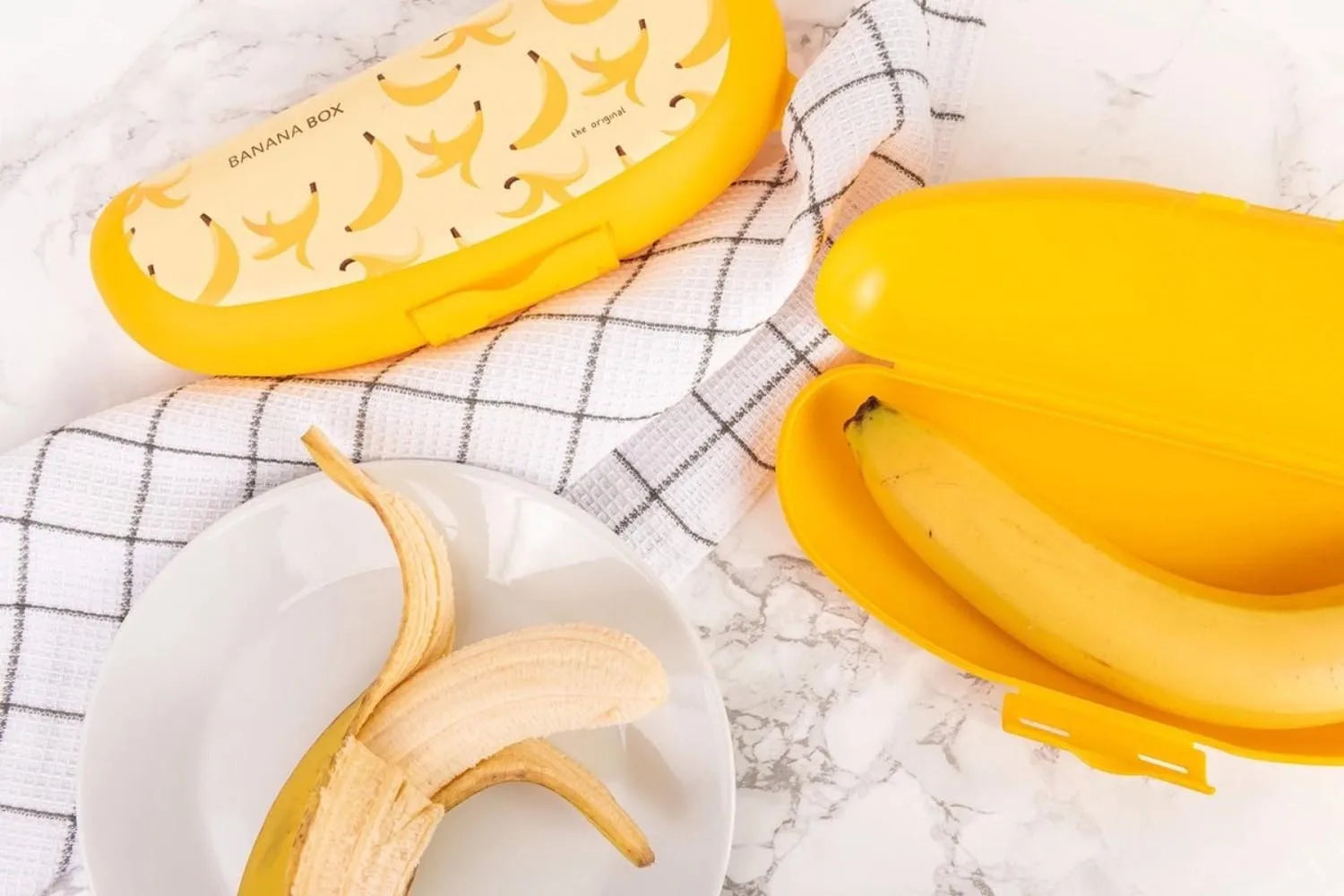 Praktische gelbe Bananenbox von Amuse, Maße 223x90x50 mm, ideal für sicheren Transport und Schutz von Bananen unterwegs.