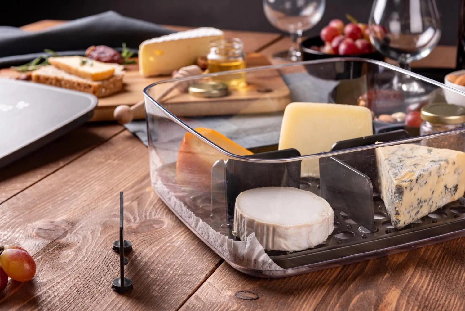 Elegantes graues Käsebrett von Amuse, ideal für Spezialkäse, Maße 241x241x96mm, perfekt für stilvolle Präsentationen.