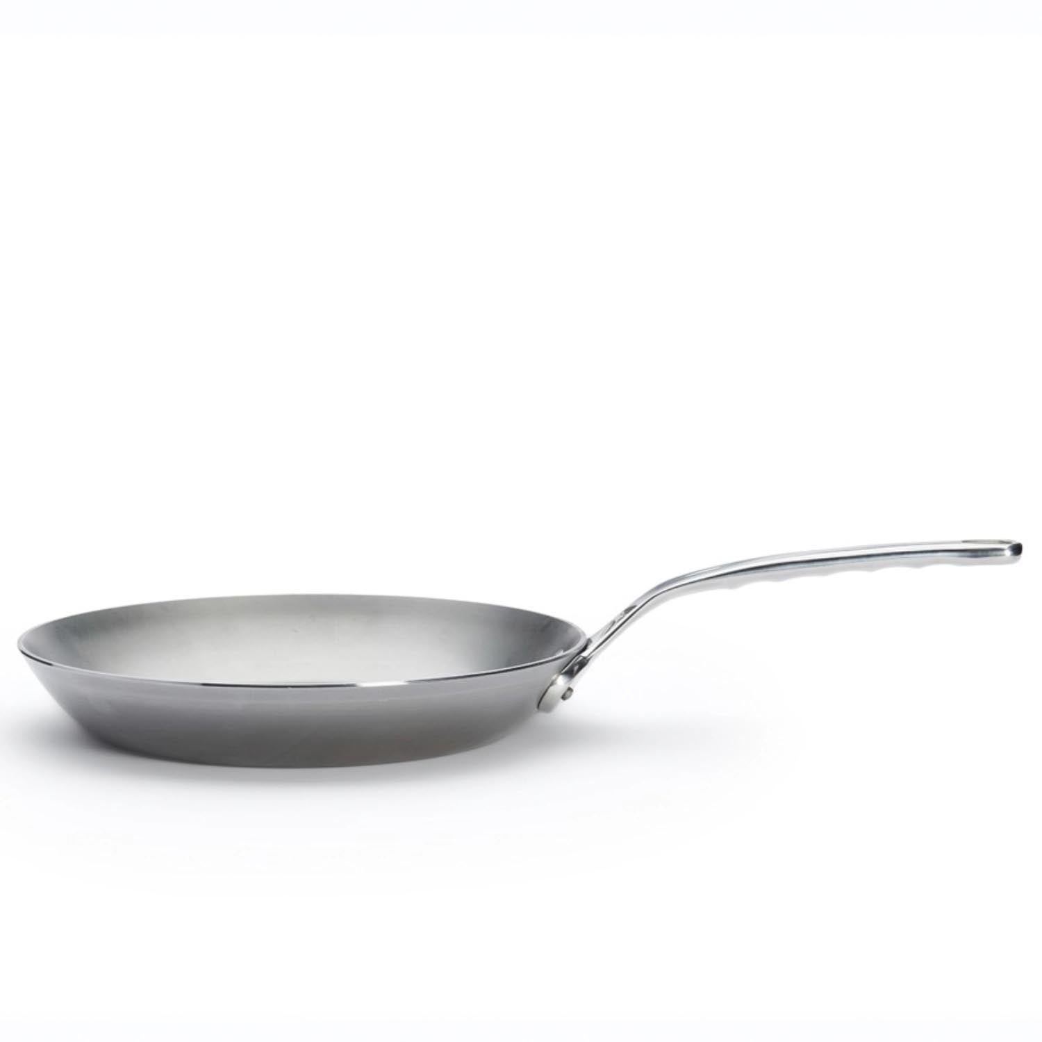 Robuste Eisenbratpfanne von de Buyer, 28 cm, für Induktion geeignet, ideal für scharfes Anbraten und langlebig im Gebrauch.