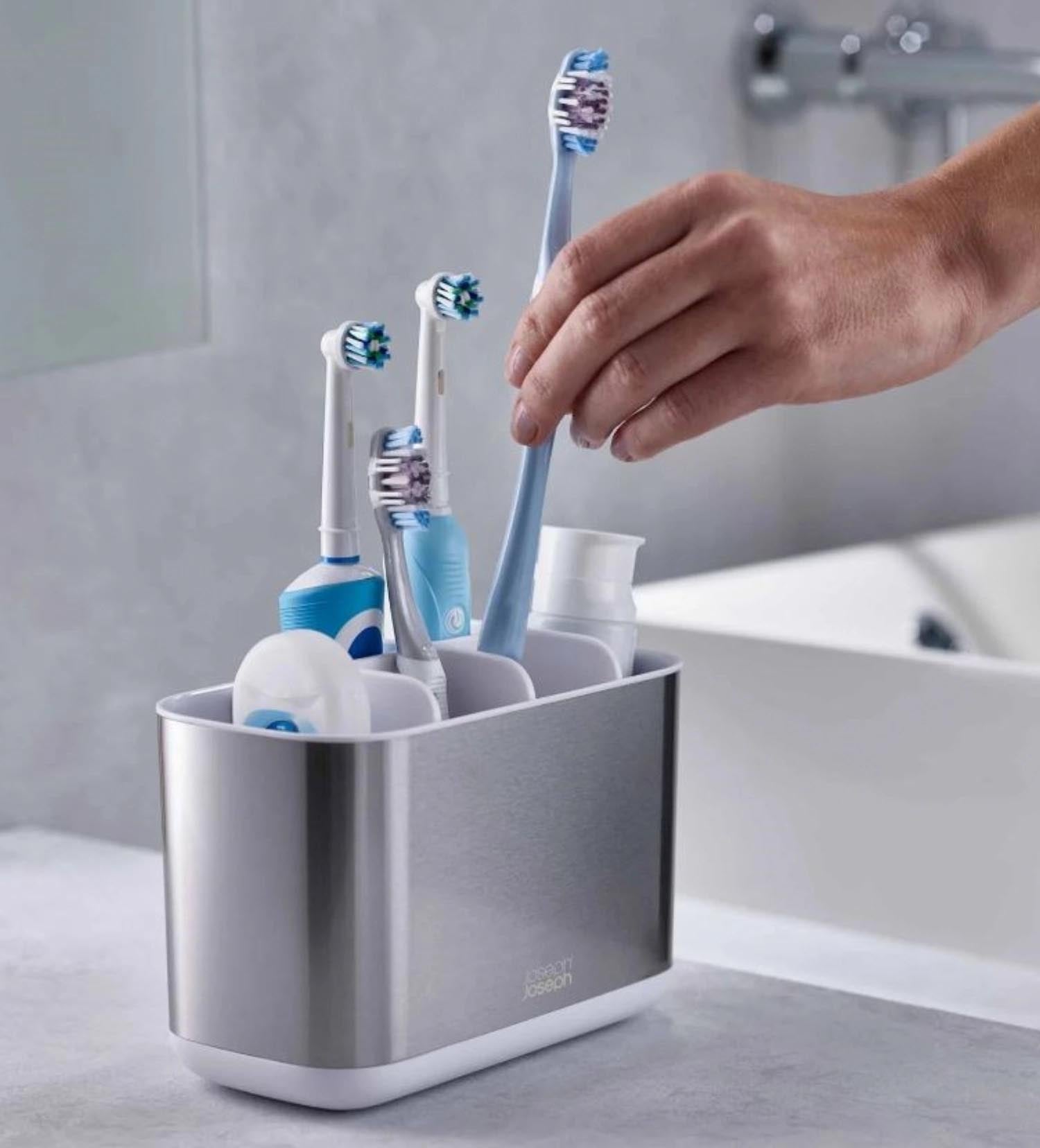 Elegantes 2-teiliges Badezimmer-Set von Joseph Joseph, perfekt für Ordnung und Stil im Bad.