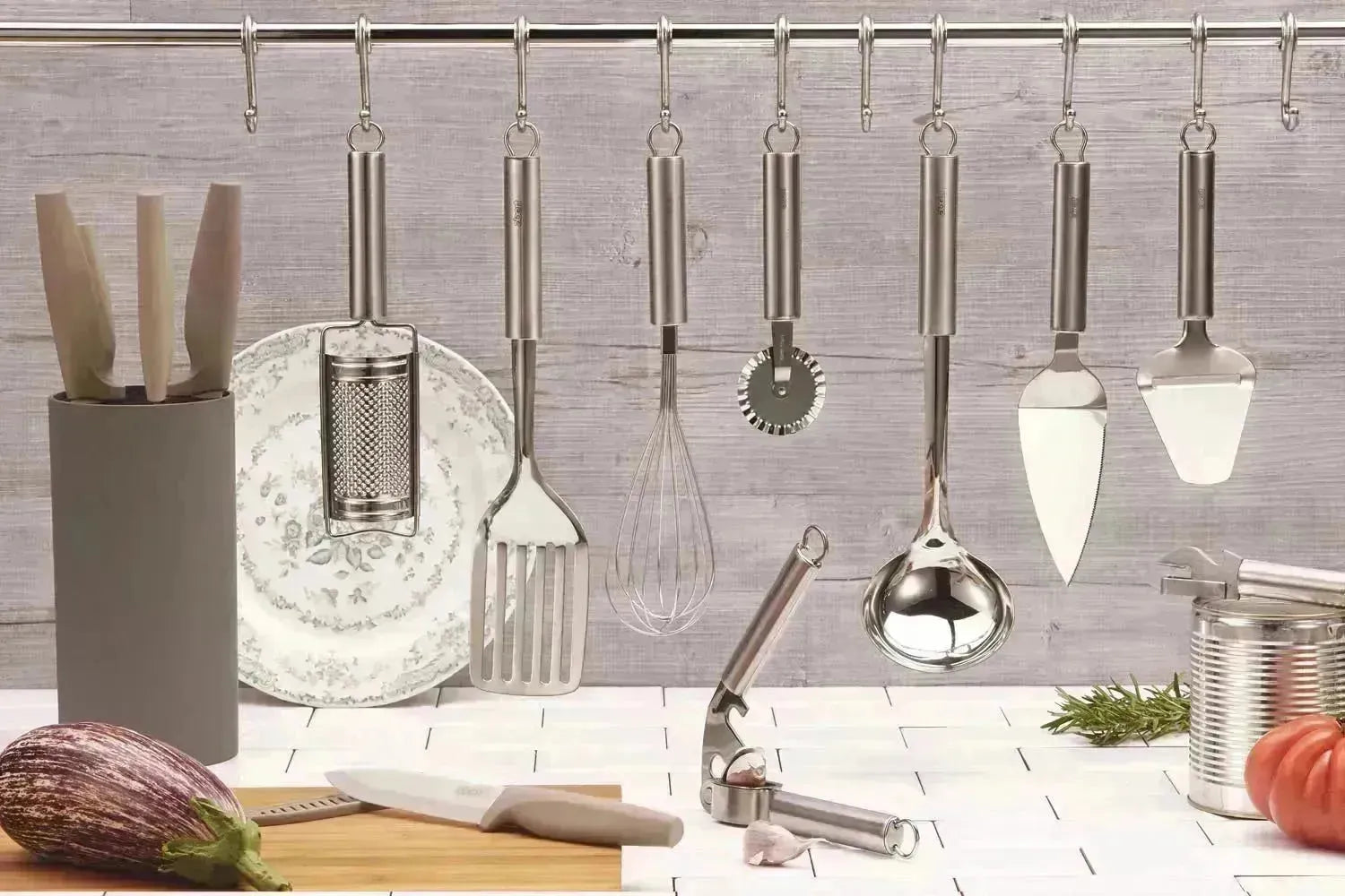 Der 23 cm Daily Home Käsehobel von Abert bietet präzises Hobeln, ergonomisches Design und erstklassige Qualität für Käseliebhaber.