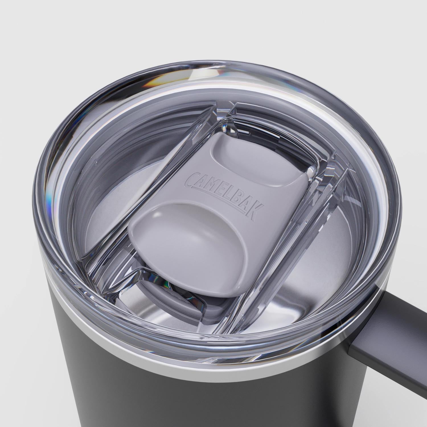 Die Camelbak Thrive Mug V.I. Bottle 0.5l in Schwarz ist eine stilvolle, isolierte Trinkflasche für heiße und kalte Getränke unterwegs.
