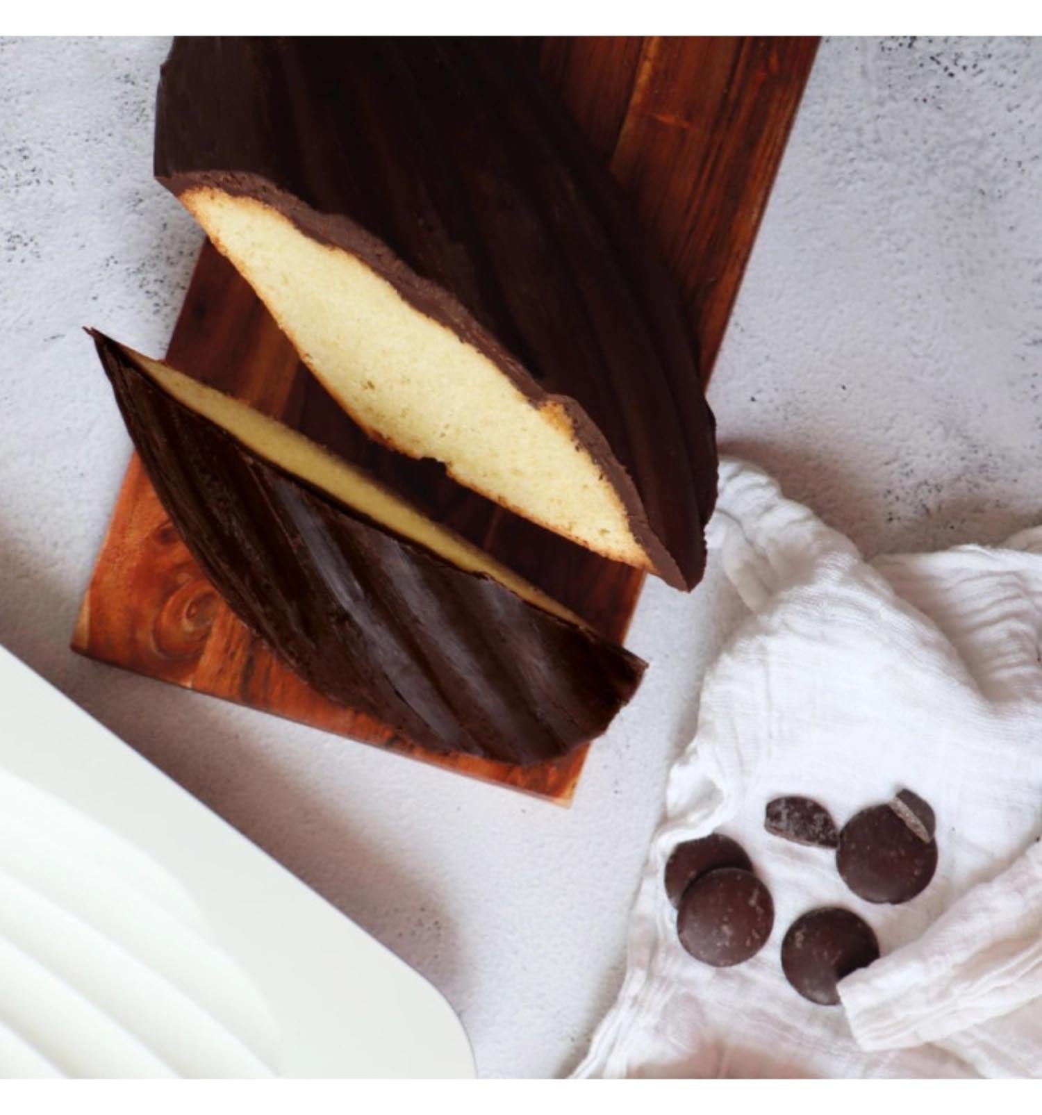 XXL Madeleine-Backform von Scrap Cooking, antihaftbeschichtet für einfaches Backen großer Madeleines mit perfektem Ergebnis.