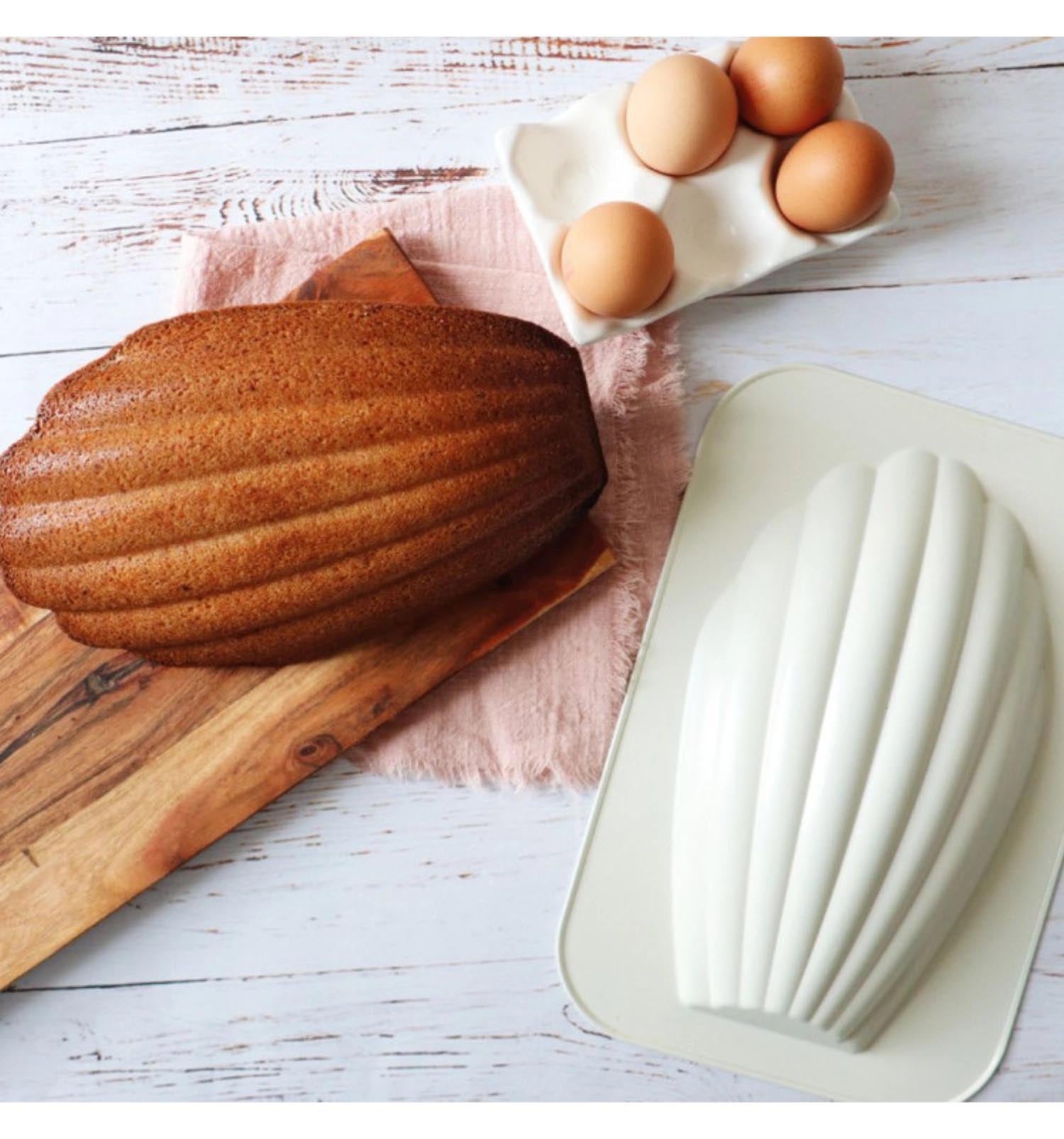 Antihaftbeschichtete XXL Madeleine-Backform von Scrap Cooking für müheloses Backen großer Madeleines mit optimalem Backergebnis.