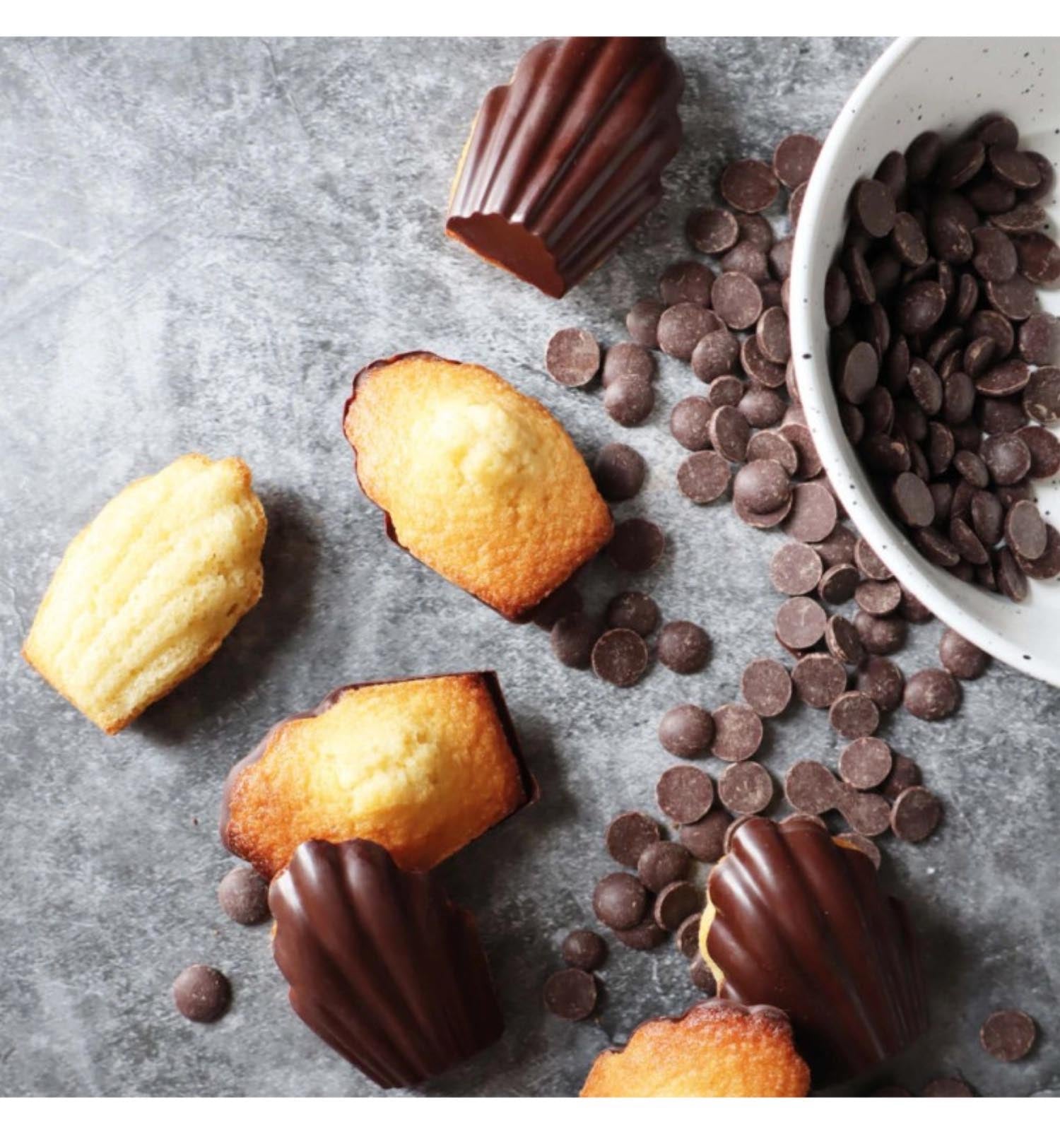 Hochwertige Silikonbackform für 9 Madeleines von Scrap Cooking, ideal für gleichmäßiges Backen und leichtes Herauslösen der Backwaren.