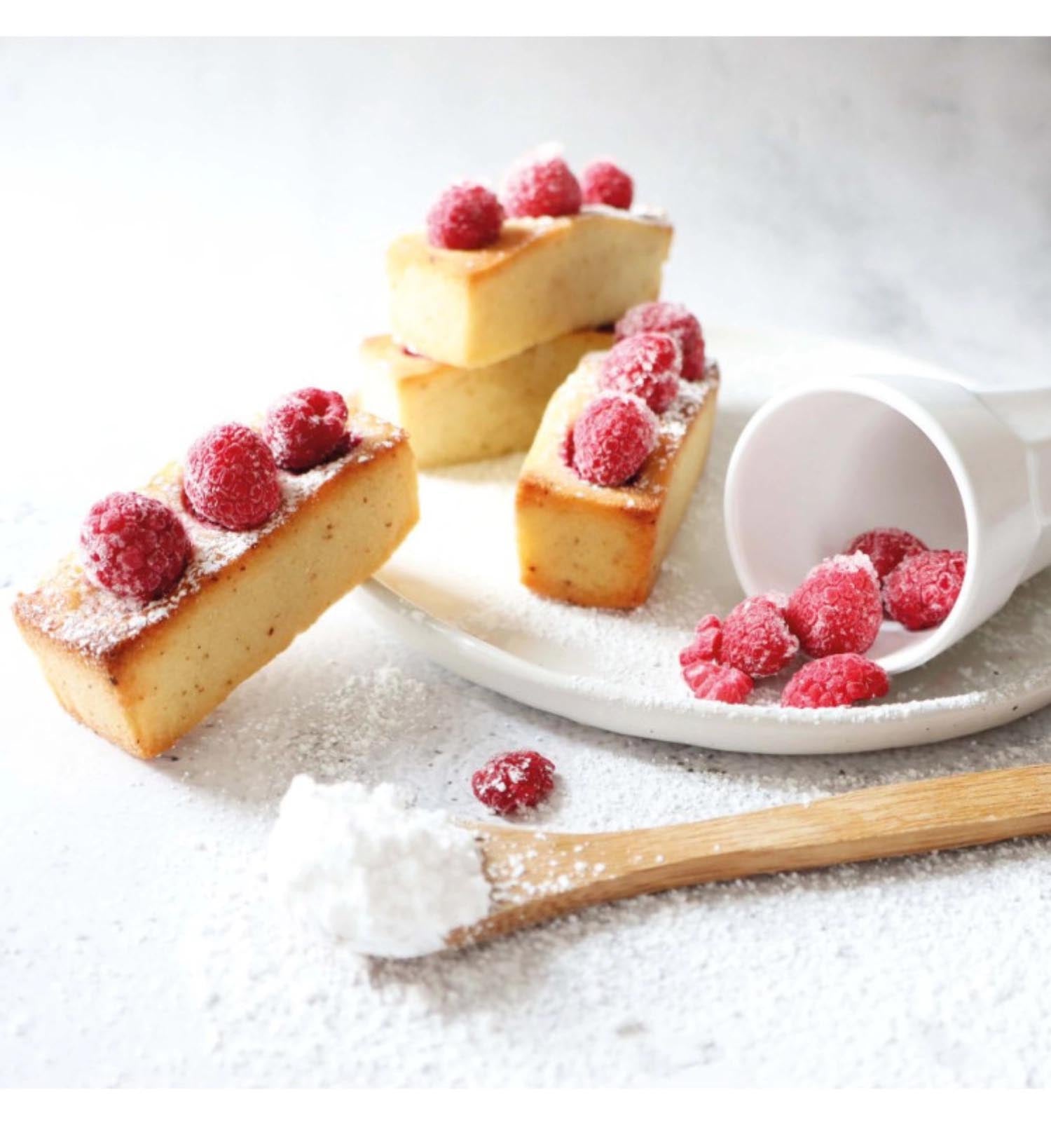 Silikonform für 12 Mini Cakes von Scrap Cooking, ideal für süße Snacks und kreative Backideen, flexibel und leicht zu reinigen.