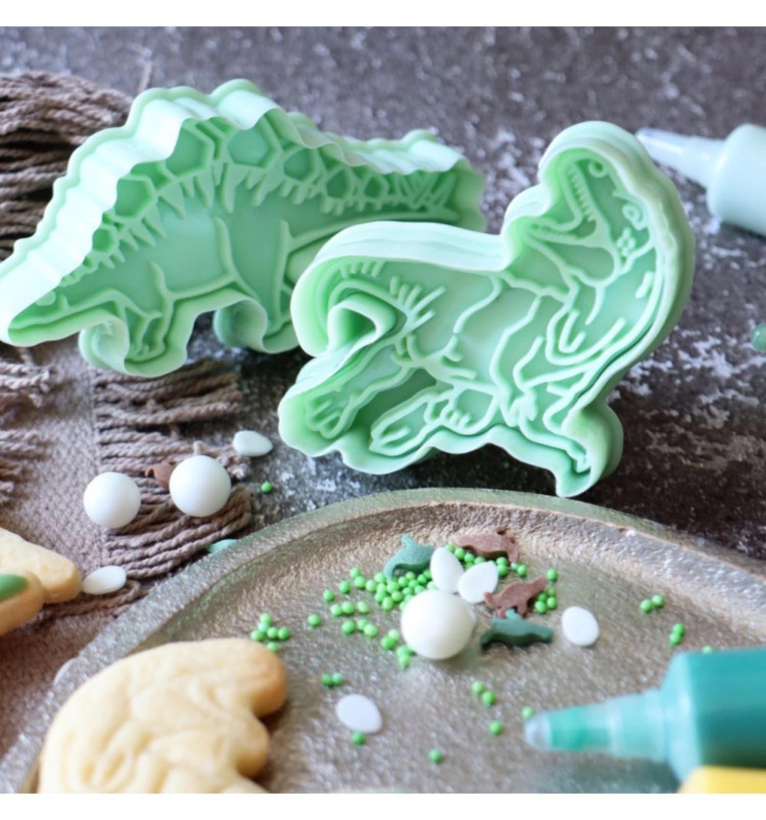 Backe mit dem 2er Set Dino-Ausstechformen von Scrap Cooking kreative Dinosaurier-Kekse – ideal für Kinder und Backliebhaber!
