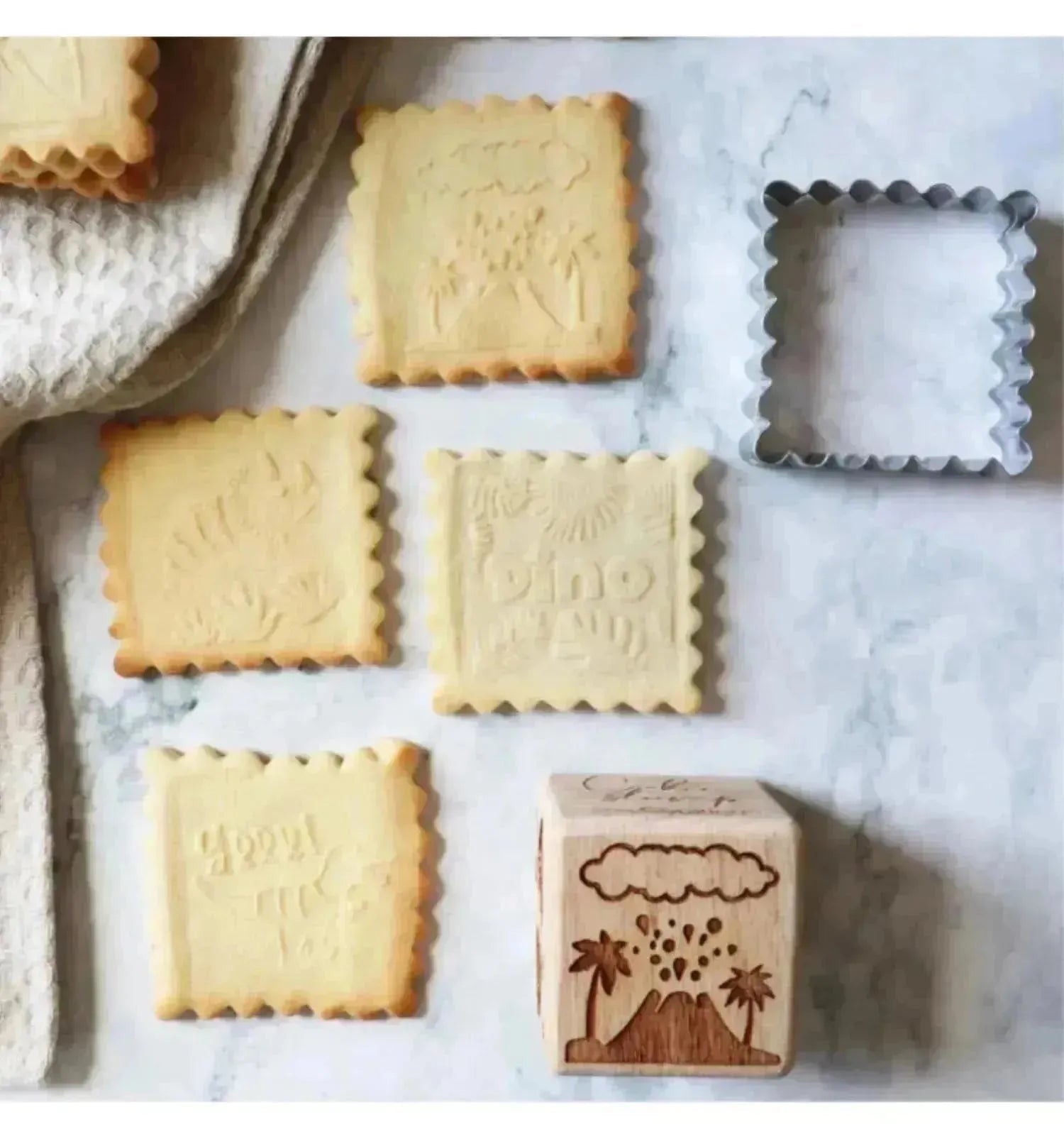 Dino-Cookie-Stempel und Ausstecher von Scrap Cooking – perfekt für originelle Kekse mit Dinosaurier-Designs, ideal für kreative Backideen.