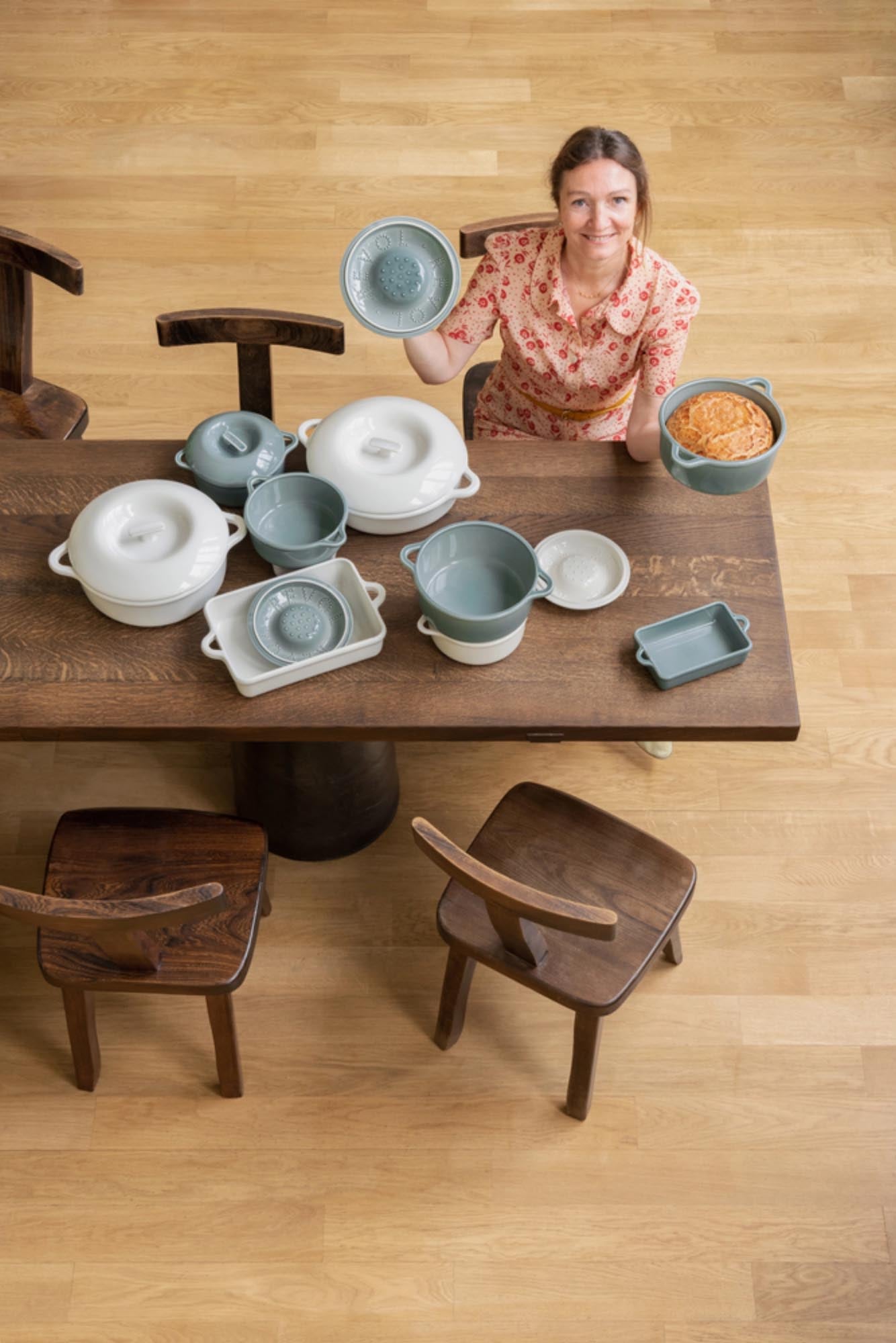 Elegante Induktionskasserolle D31cm in Alabasterweiß von Revol, ideal für anspruchsvolles Kochen, inklusive passendem Deckel.