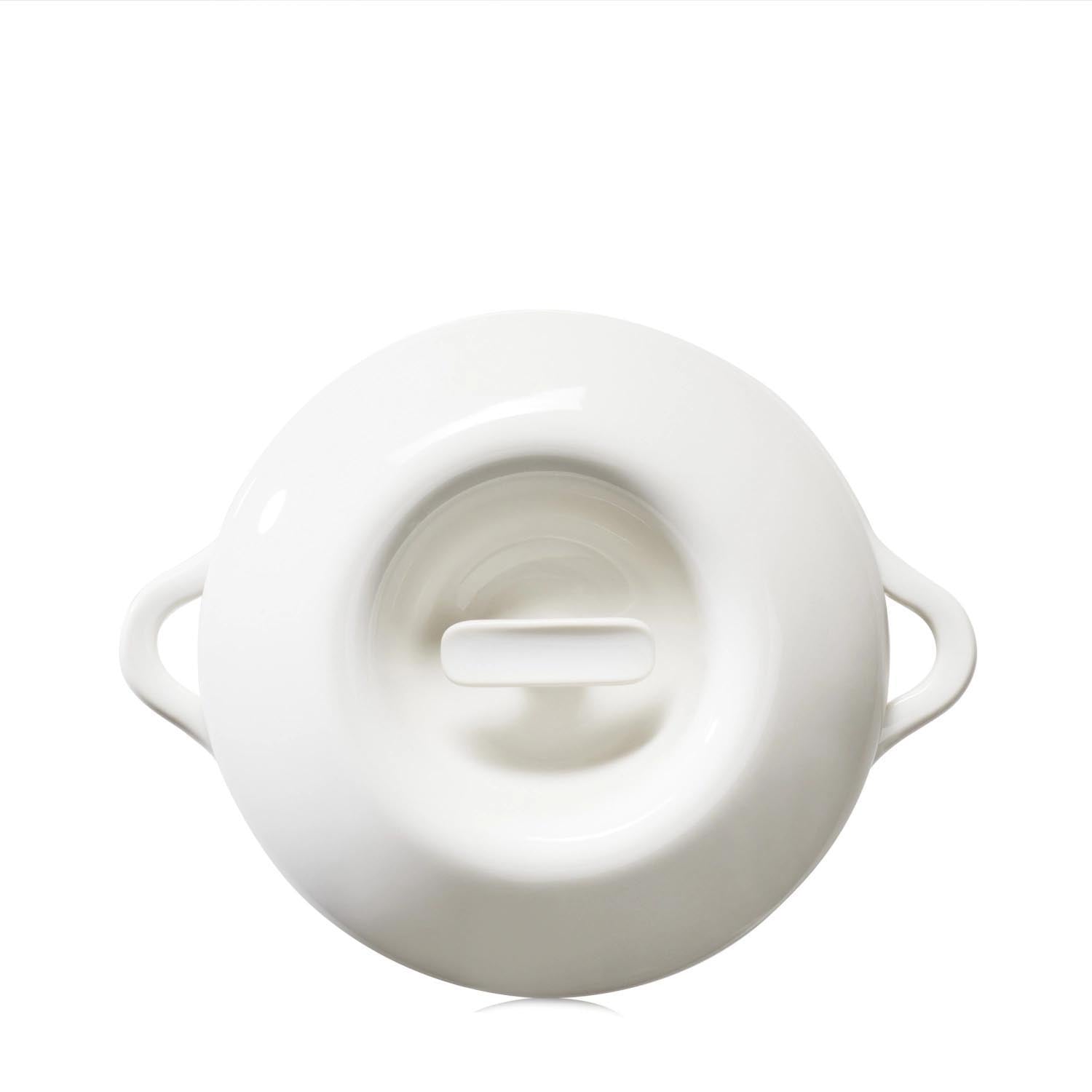 Elegante Ofenkasserolle D19cm in Alabasterweiß von Revol, ideal für stilvolles Kochen und Servieren, inklusive passendem Deckel.