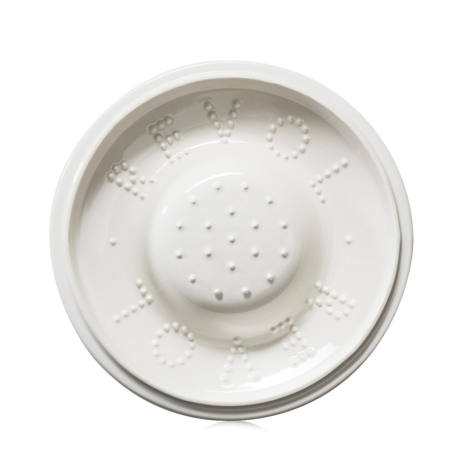 Eleganter Porzellandeckel D26cm in Alabasterweiß von Revol, passend für Kasserollen, stilvoll und funktional.