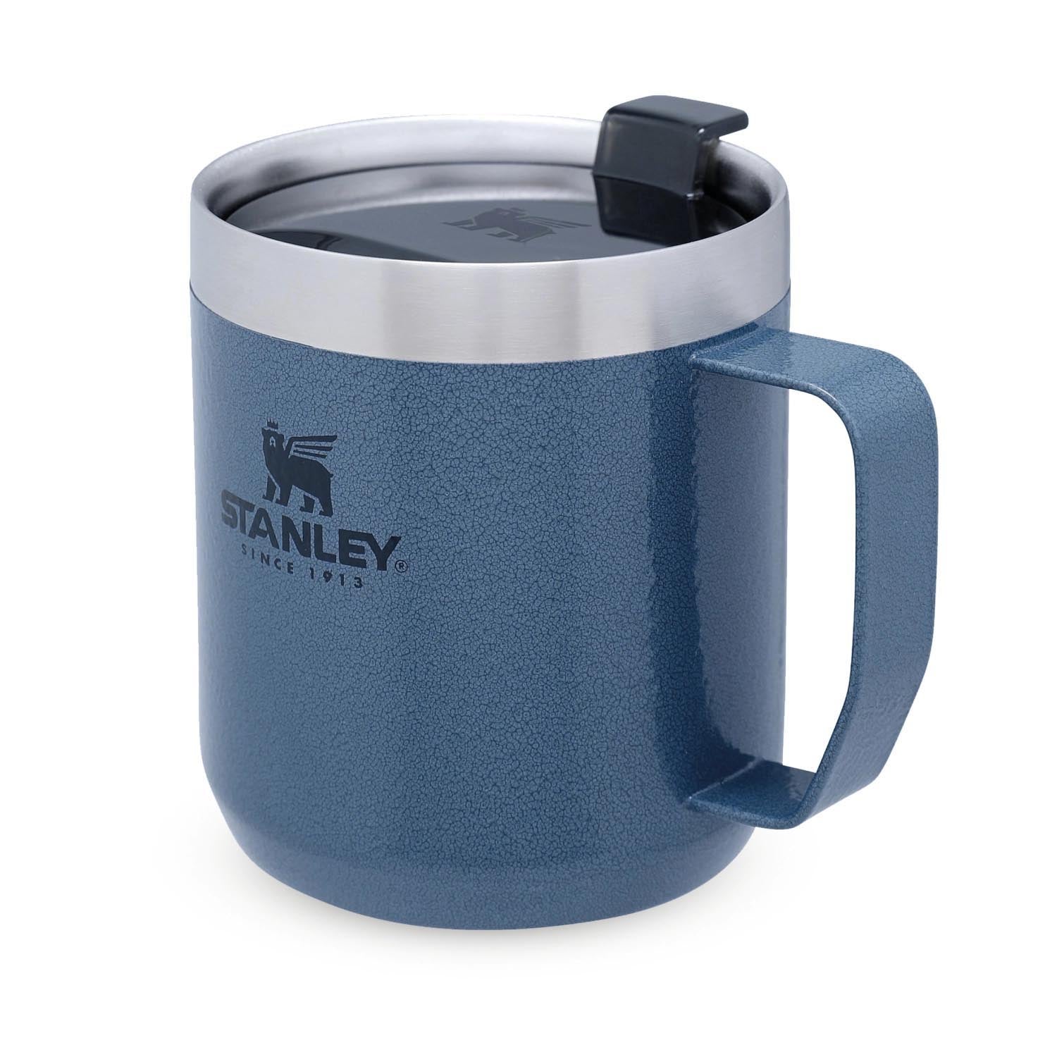 Everyday Camp Mug 0.35l hammertone lake in Blau präsentiert im Onlineshop von KAQTU Design AG. Trinkflasche ist von Stanley