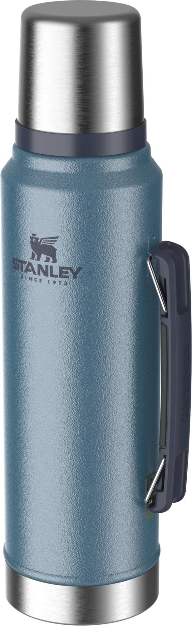 Legendary Classic Flasche 1.0l hammertone lake in Blau präsentiert im Onlineshop von KAQTU Design AG. Trinkflasche ist von Stanley