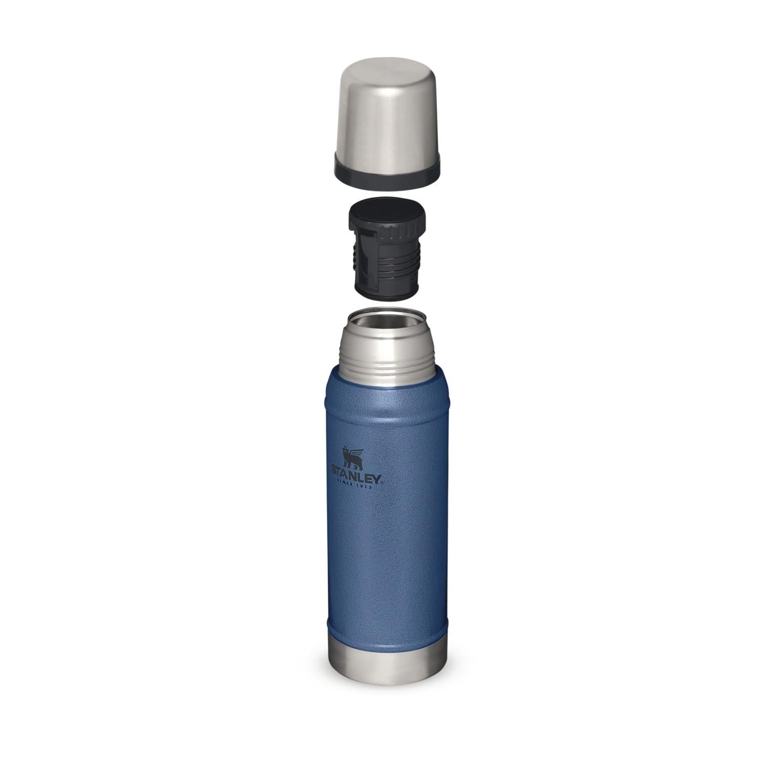 Legendary Classic Flasche 0.75l hammertone lake in Blau präsentiert im Onlineshop von KAQTU Design AG. Trinkflasche ist von Stanley