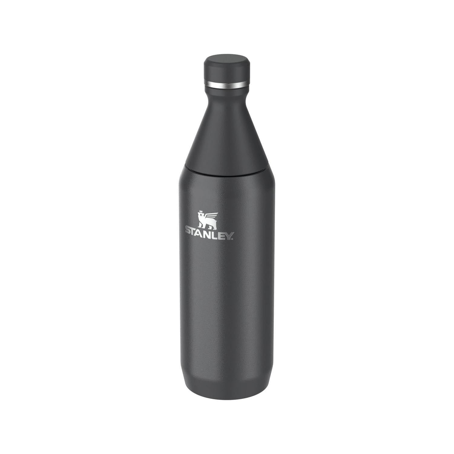 All Day Slim Flasche 0.6l black gloss in Schwarz präsentiert im Onlineshop von KAQTU Design AG. Trinkflasche ist von Stanley