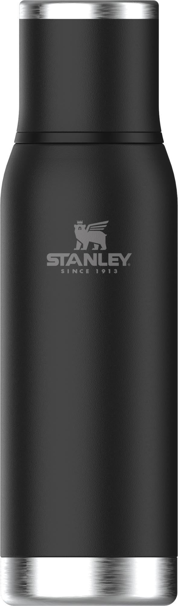 Adventure To-Go Flasche 0.75l black in Schwarz präsentiert im Onlineshop von KAQTU Design AG. Trinkflasche ist von Stanley
