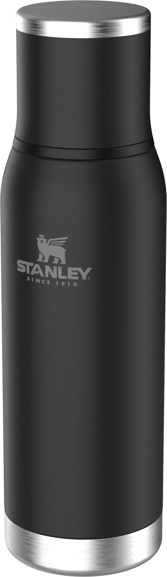 Adventure To-Go Flasche 0.75l black in Schwarz präsentiert im Onlineshop von KAQTU Design AG. Trinkflasche ist von Stanley