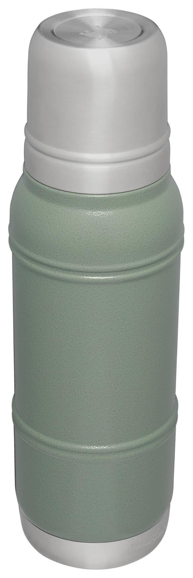 Artisan Thermal Flasche 1.0l hammertone green in Grün präsentiert im Onlineshop von KAQTU Design AG. Trinkflasche ist von Stanley