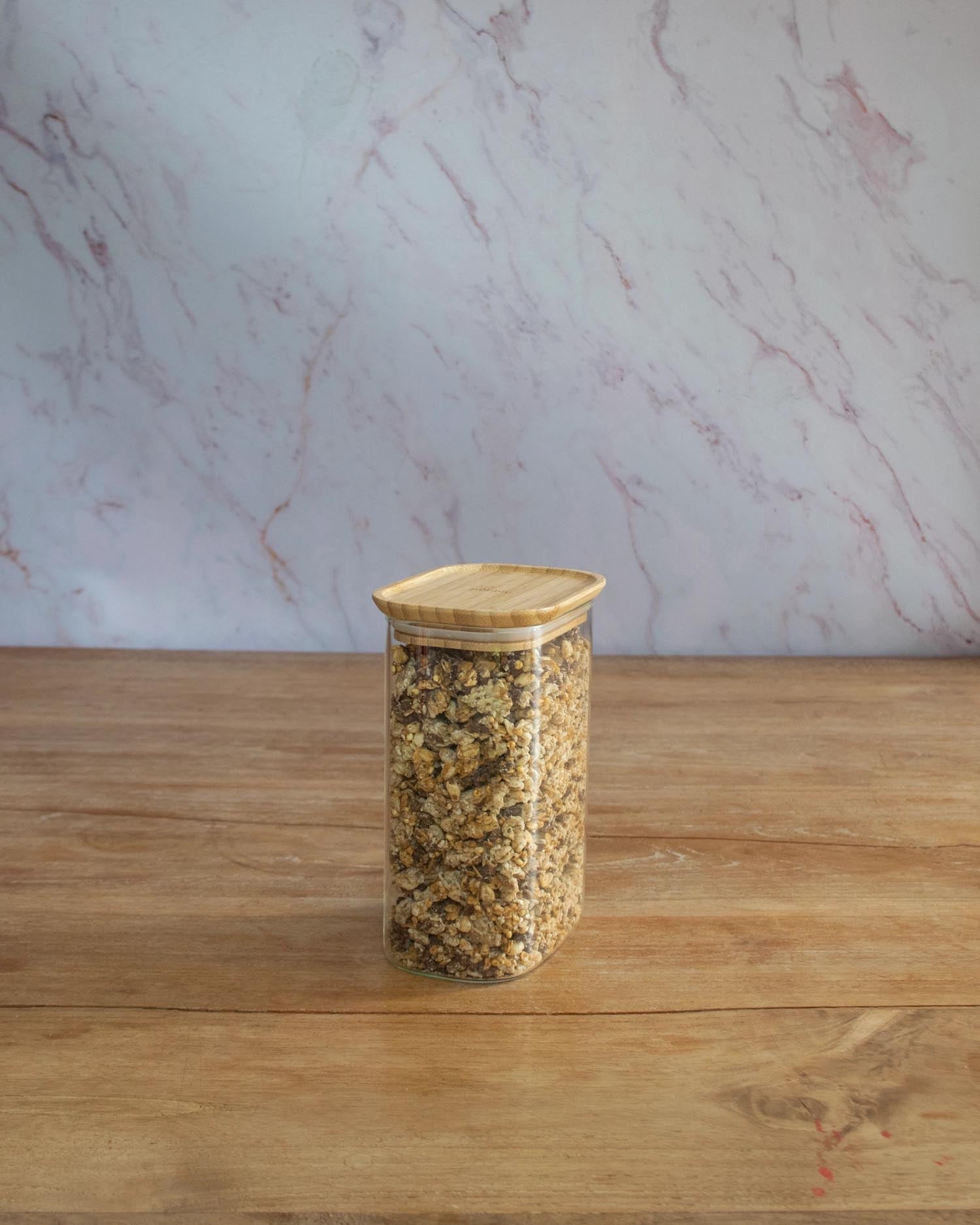 Vorratsglas von Pebbly mit Bambusdeckel, 1.2l, Maße 12.5x8.5x18cm, perfekt für die ordentliche und elegante Aufbewahrung von Lebensmitteln.