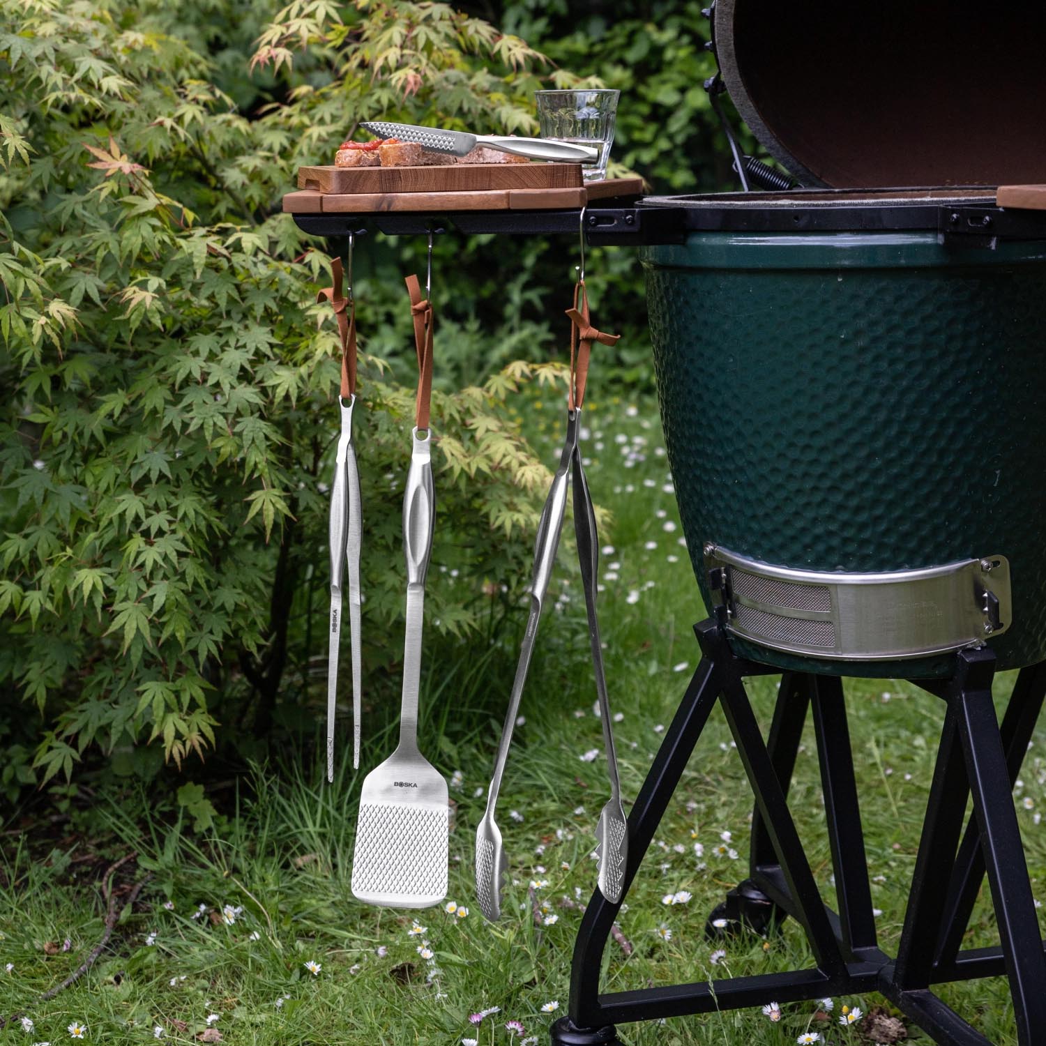 Das Boska Monaco+ BBQ Essentials Set bietet drei hochwertige Grillwerkzeuge für ein perfektes Barbecue-Erlebnis.