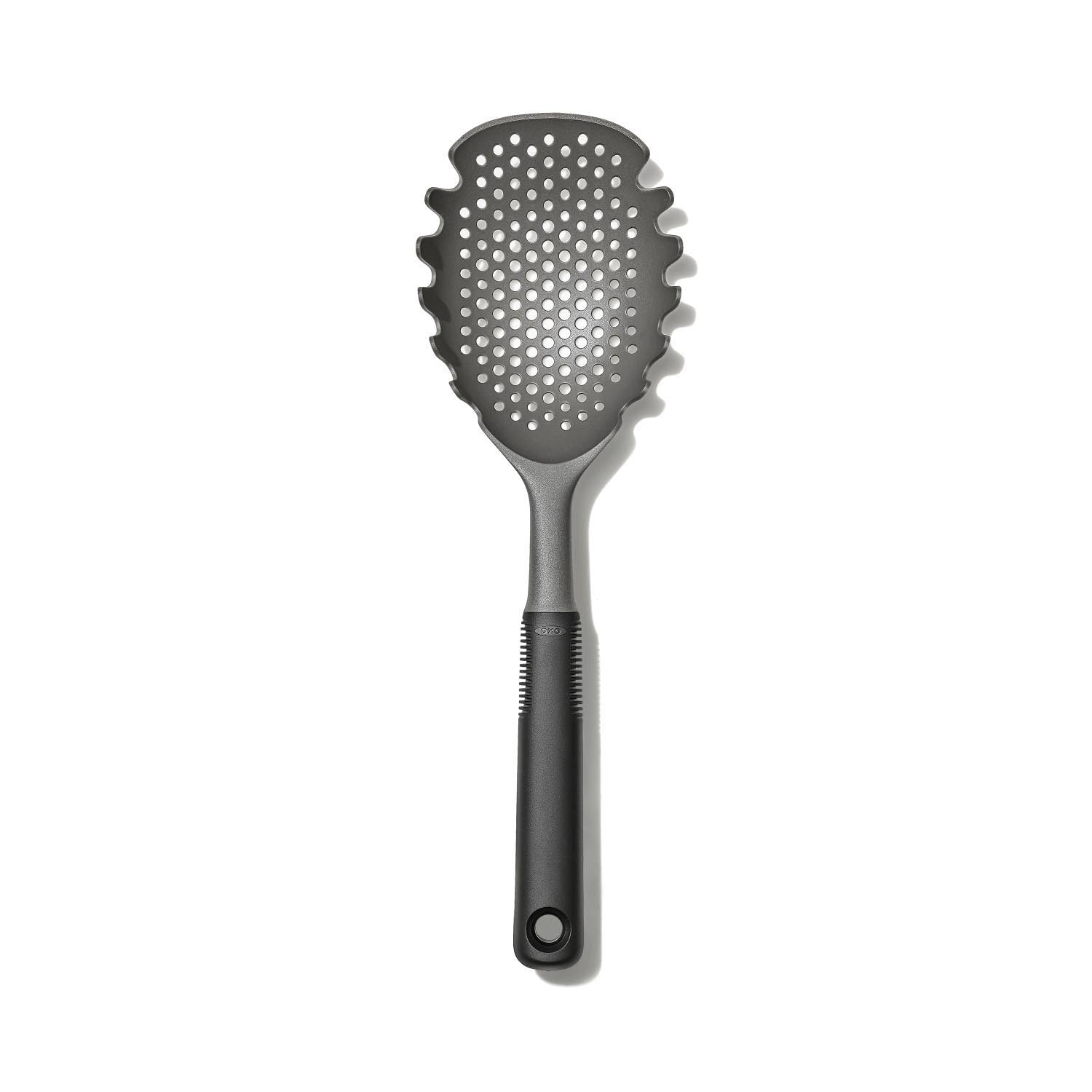 Good Grips Pastaschöpfer in Schwarz präsentiert im Onlineshop von KAQTU Design AG. Kochbesteck ist von OXO