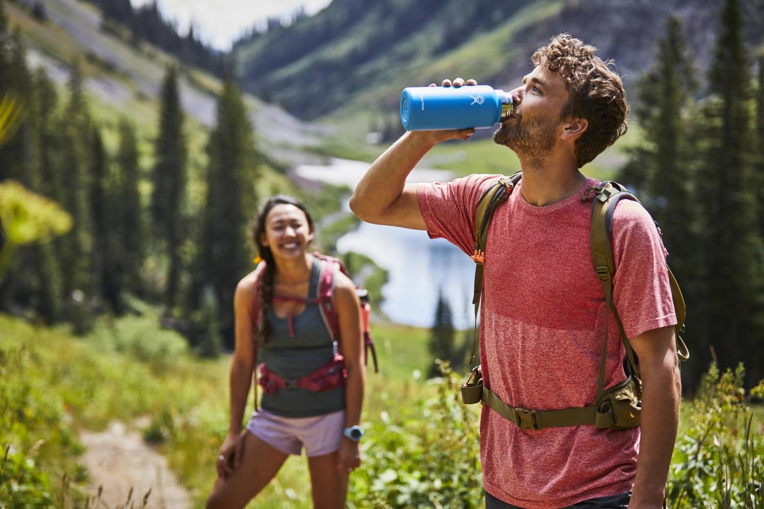 Trinkflasche Wide Flex Deckel 945ml cascade in Blau präsentiert im Onlineshop von KAQTU Design AG. Trinkflasche ist von Hydro Flask