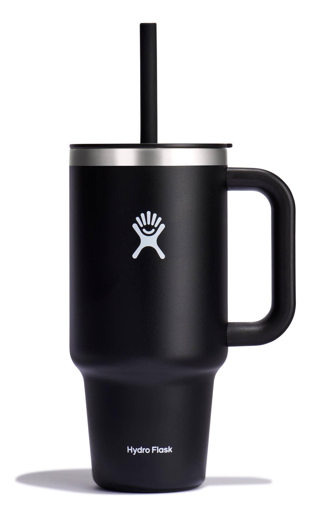 Reisebecher mit Trinkhalm 945ml schwarz in Schwarz präsentiert im Onlineshop von KAQTU Design AG. Tasse ist von Hydro Flask