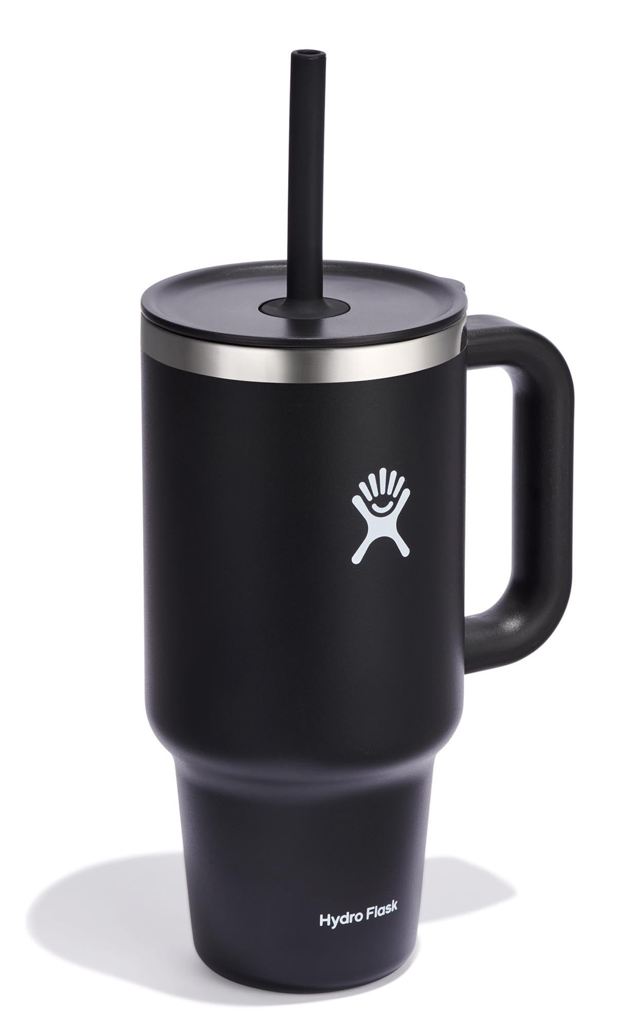Reisebecher mit Trinkhalm 945ml schwarz in Schwarz präsentiert im Onlineshop von KAQTU Design AG. Tasse ist von Hydro Flask