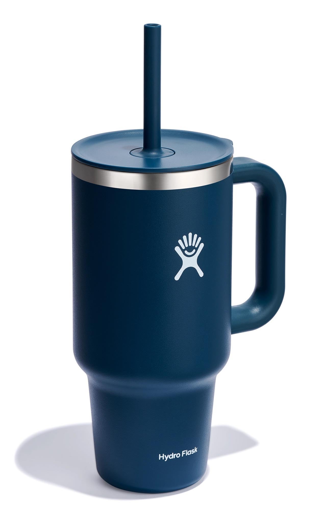 Reisebecher mit Trinkhalm 945ml indigo in Blau präsentiert im Onlineshop von KAQTU Design AG. Tasse ist von Hydro Flask