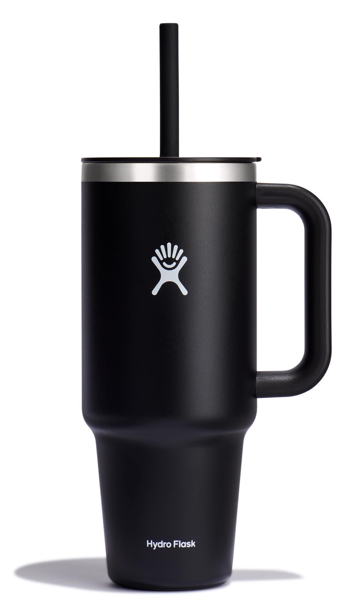 Reisebecher mit Trinkhalm 1180ml schwarz in Schwarz präsentiert im Onlineshop von KAQTU Design AG. Tasse ist von Hydro Flask